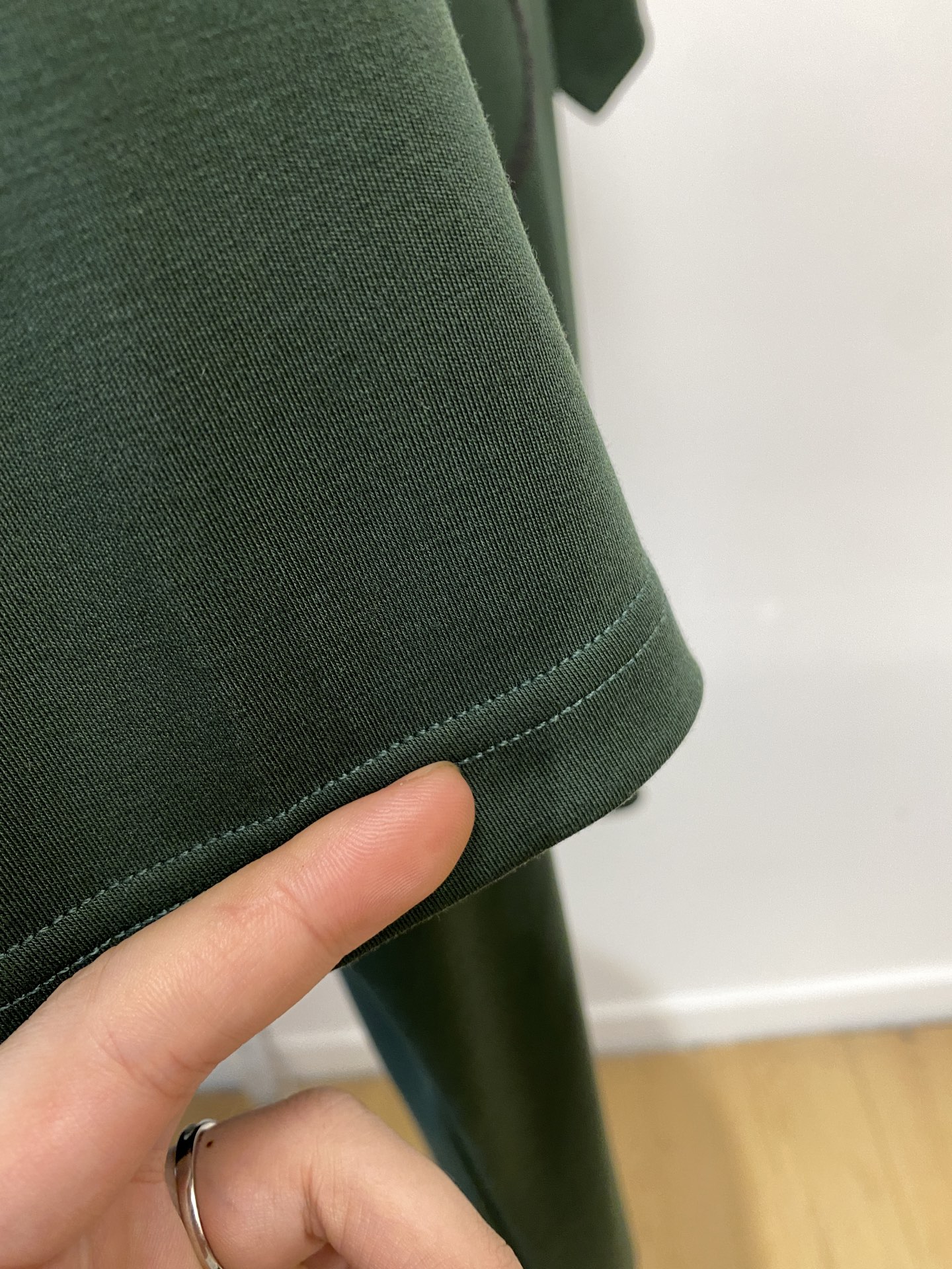 巴宝莉、2025最新款短袖T恤，帅气时尚，胸口顶级直喷工艺字母图案logo，简约百搭款。面料棉 不仅挺括