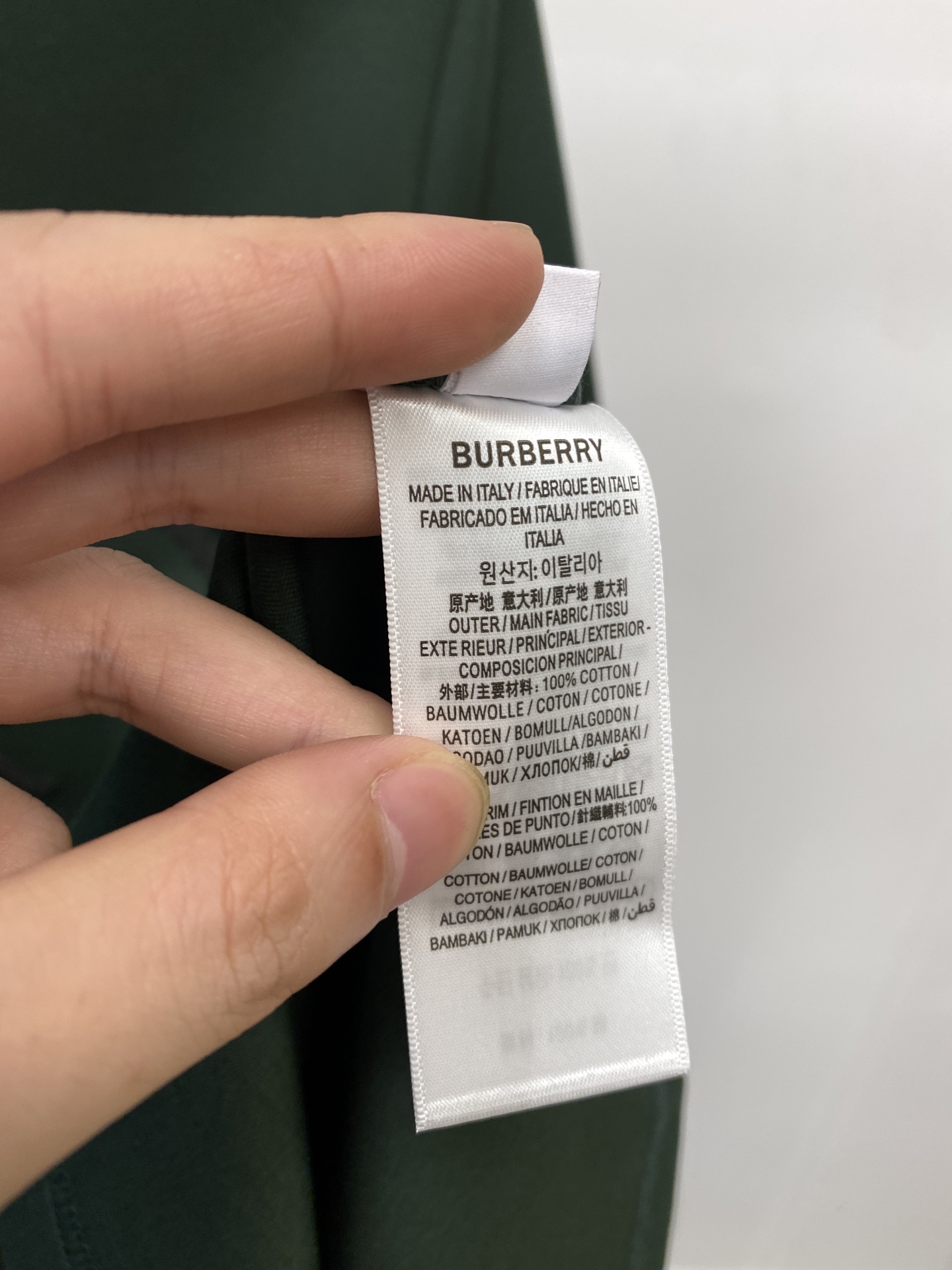 巴宝莉、2025最新款短袖T恤，帅气时尚，胸口顶级直喷工艺字母图案logo，简约百搭款。面料棉 不仅挺括