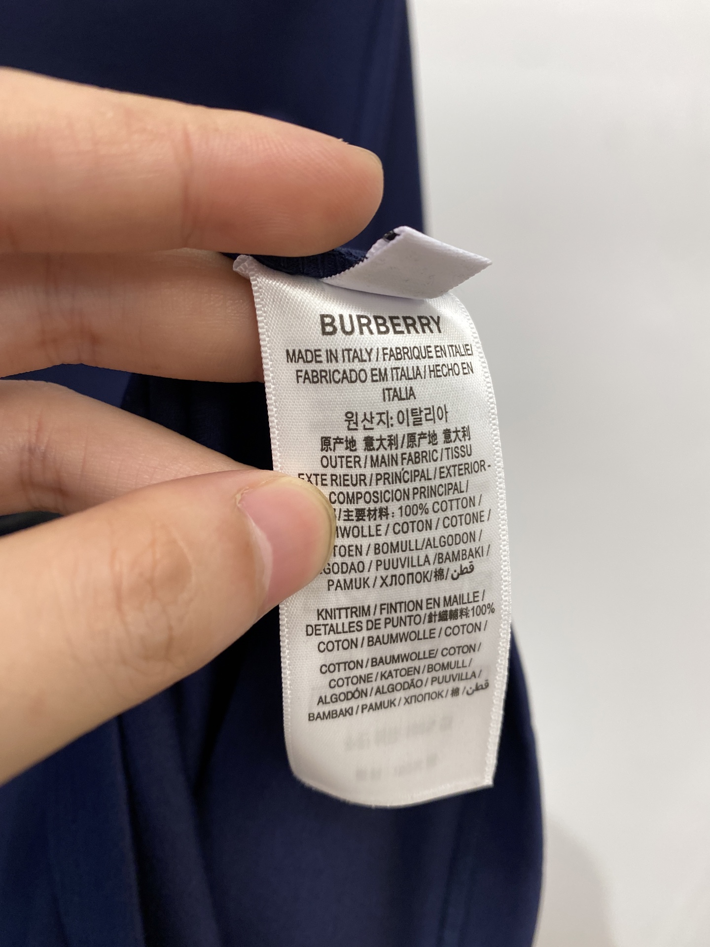 巴宝莉、2025最新款短袖T恤，帅气时尚，胸口顶级直喷工艺字母图案logo，简约百搭款。面料棉 不仅挺括