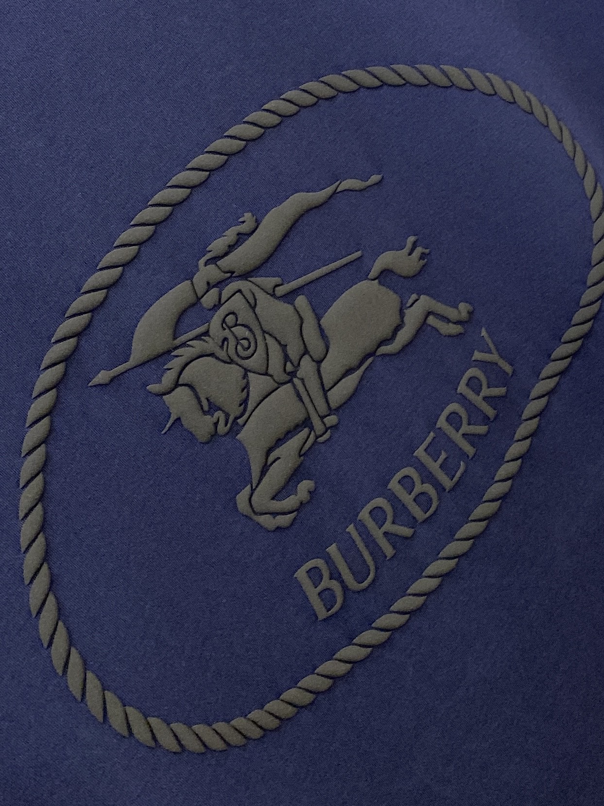 巴宝莉、2025最新款短袖T恤，帅气时尚，胸口顶级直喷工艺字母图案logo，简约百搭款。面料棉 不仅挺括