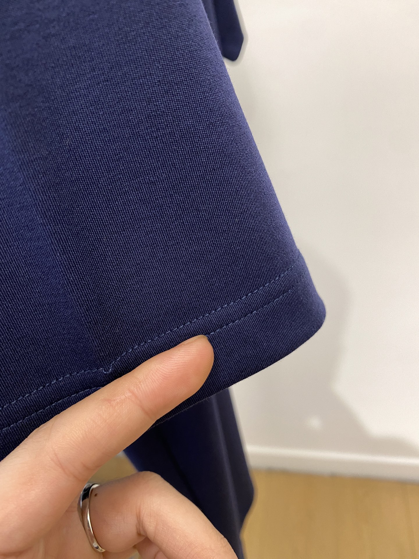 巴宝莉、2025最新款短袖T恤，帅气时尚，胸口顶级直喷工艺字母图案logo，简约百搭款。面料棉 不仅挺括