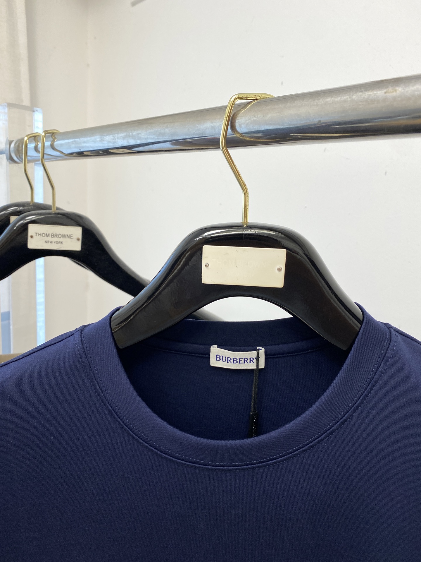 巴宝莉、2025最新款短袖T恤，帅气时尚，胸口顶级直喷工艺字母图案logo，简约百搭款。面料棉 不仅挺括