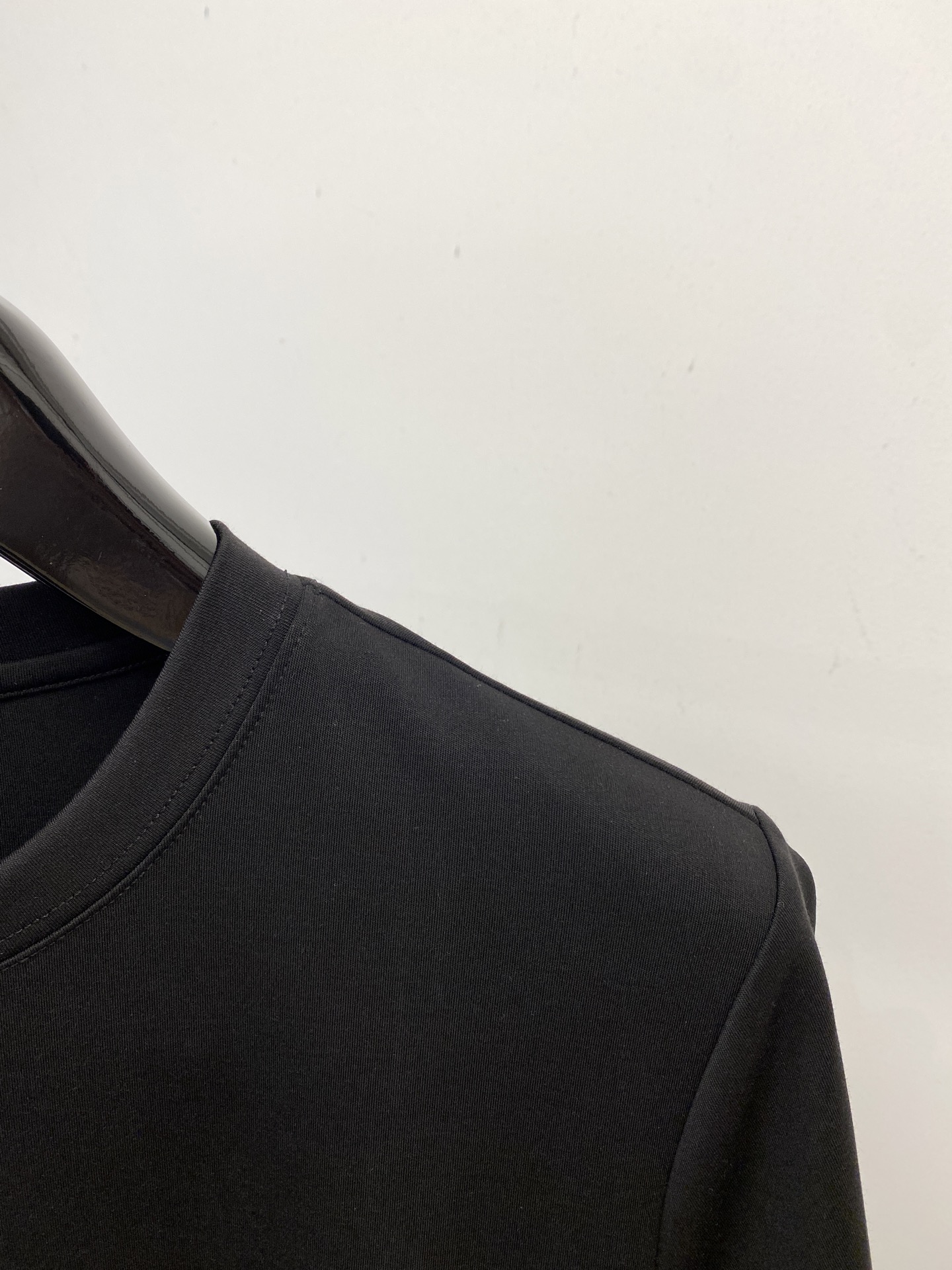 巴宝莉、2025最新款短袖T恤，帅气时尚，胸口顶级直喷工艺字母图案logo，简约百搭款。面料棉 不仅挺括