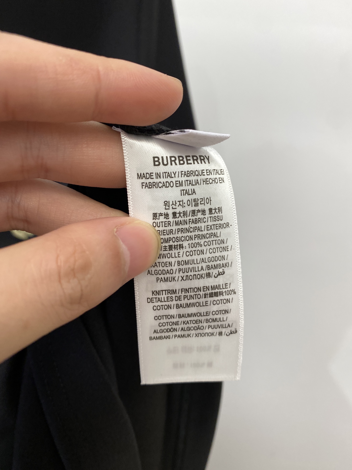 巴宝莉、2025最新款短袖T恤，帅气时尚，胸口顶级直喷工艺字母图案logo，简约百搭款。面料棉 不仅挺括