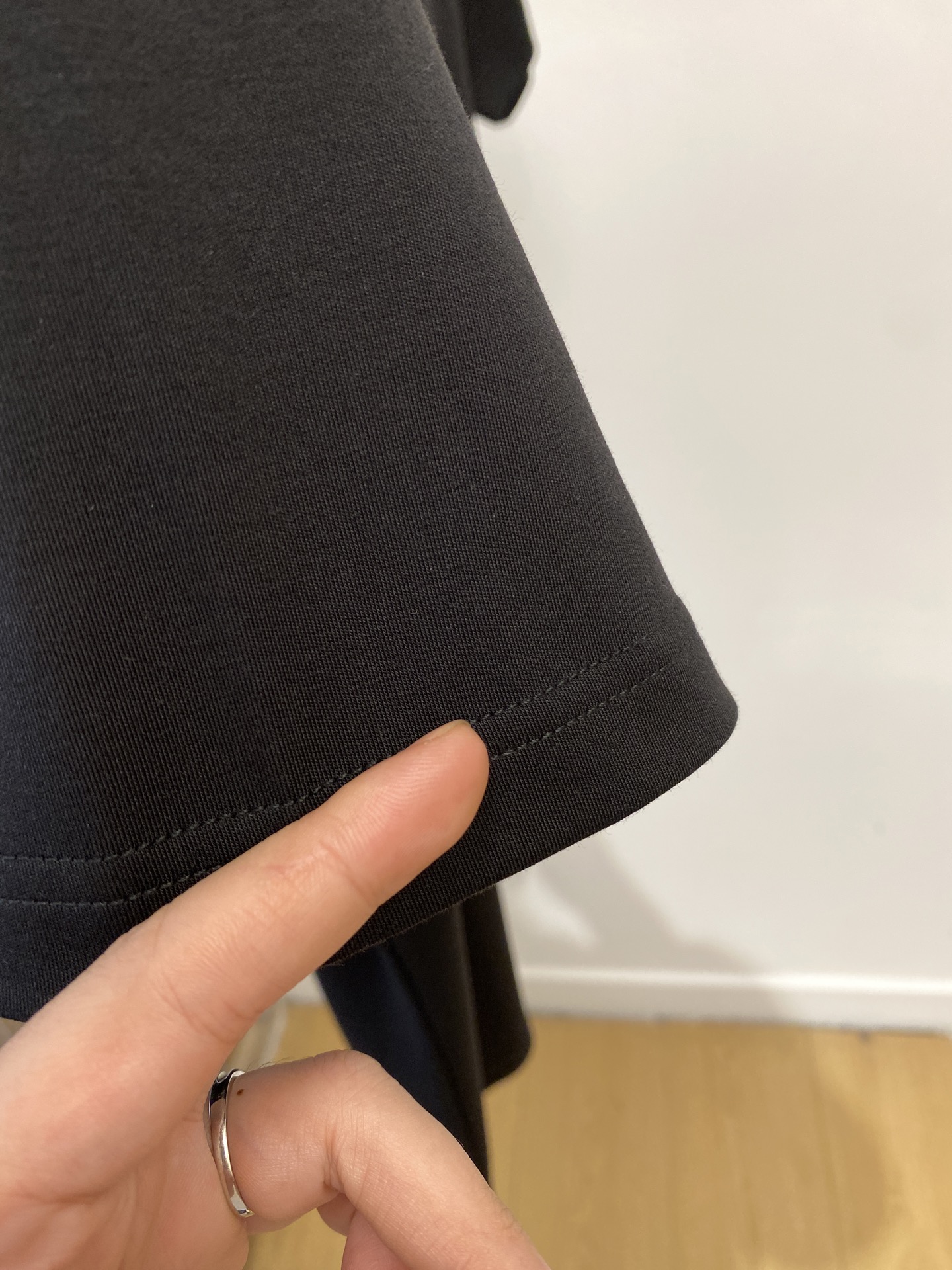 巴宝莉、2025最新款短袖T恤，帅气时尚，胸口顶级直喷工艺字母图案logo，简约百搭款。面料棉 不仅挺括