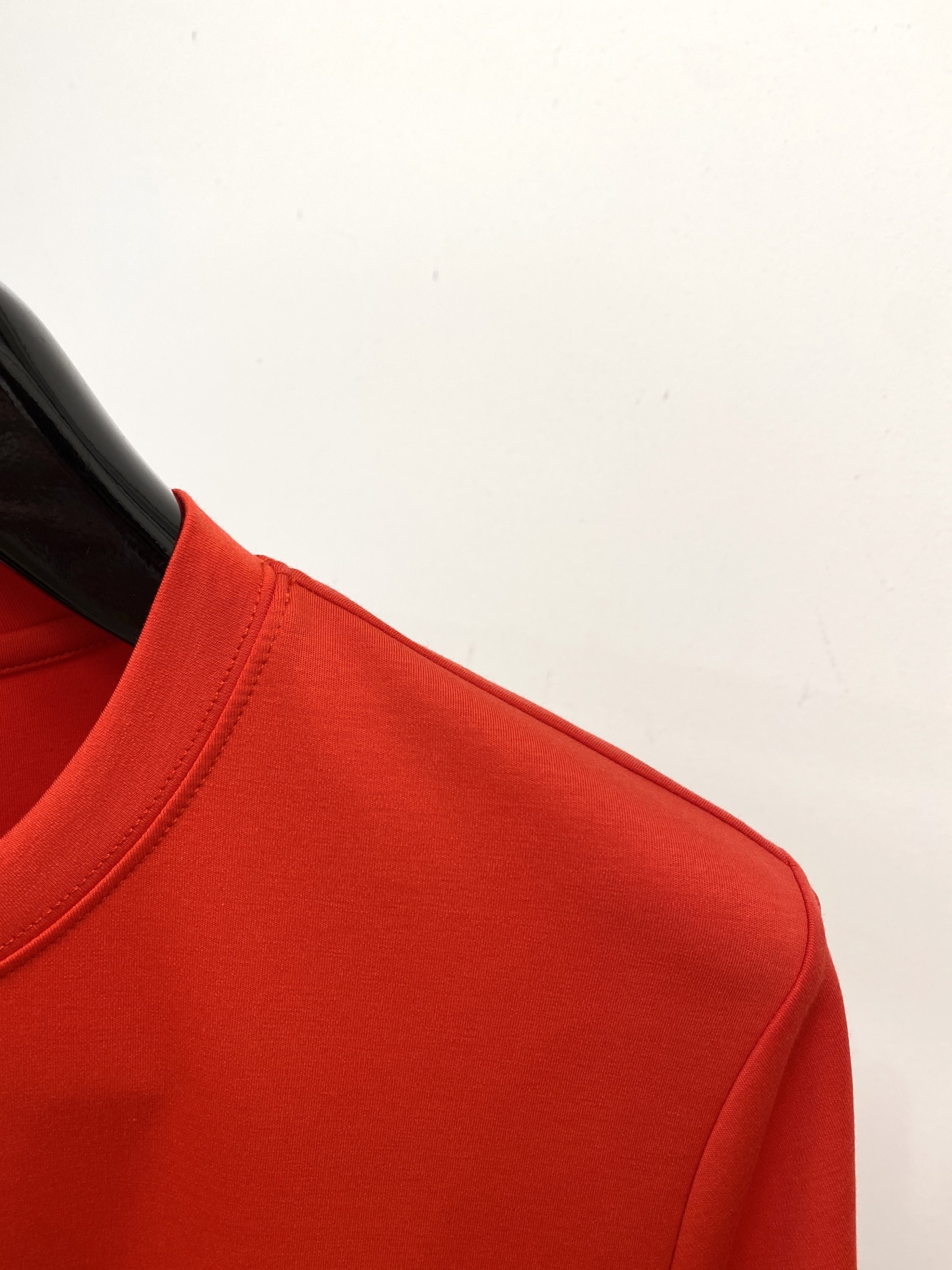 巴宝莉、2025最新款短袖T恤，帅气时尚，胸口顶级直喷工艺字母图案logo，简约百搭款。面料棉 不仅挺括