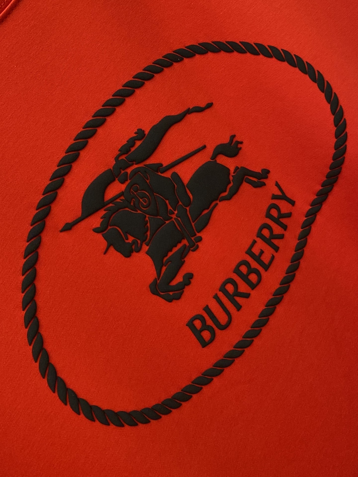 巴宝莉、2025最新款短袖T恤，帅气时尚，胸口顶级直喷工艺字母图案logo，简约百搭款。面料棉 不仅挺括