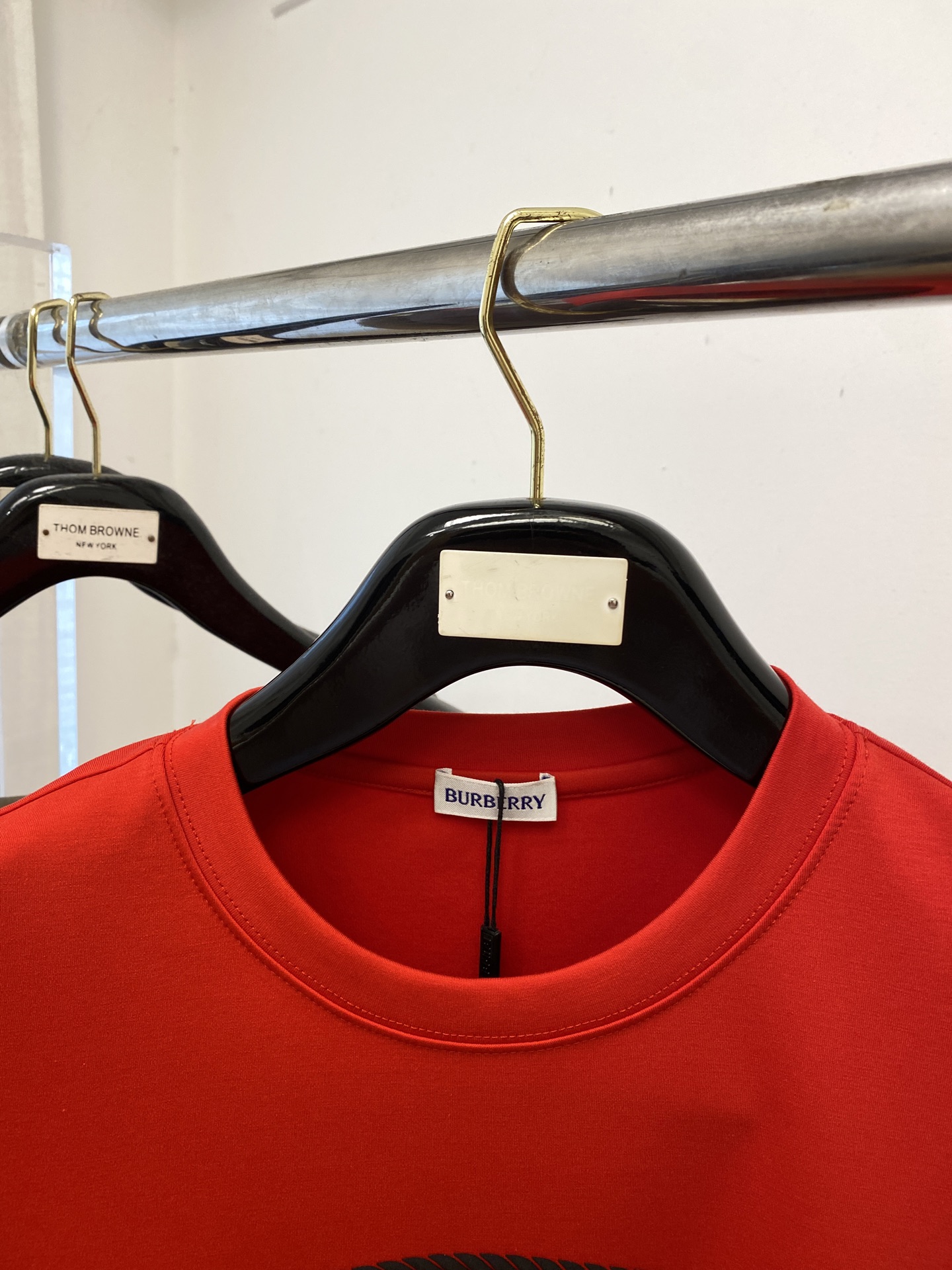 巴宝莉、2025最新款短袖T恤，帅气时尚，胸口顶级直喷工艺字母图案logo，简约百搭款。面料棉 不仅挺括