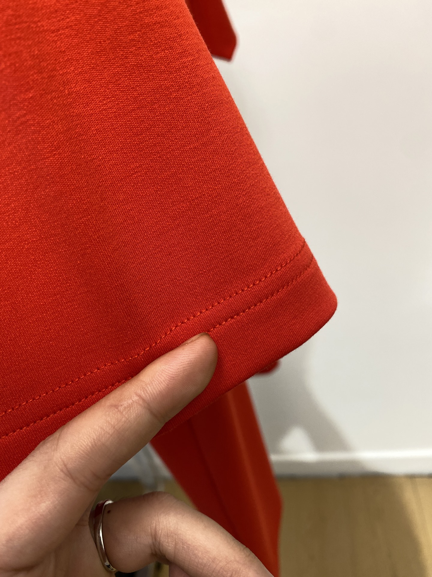 巴宝莉、2025最新款短袖T恤，帅气时尚，胸口顶级直喷工艺字母图案logo，简约百搭款。面料棉 不仅挺括