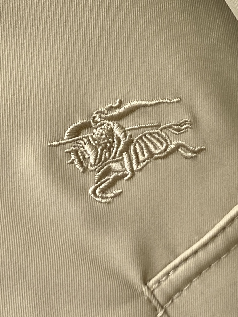 ￼巴宝莉、2025新品夹克外套，时尚帅气，胸前精致刺绣图案logo，简约百搭款，定制原版面料，不仅挺括，