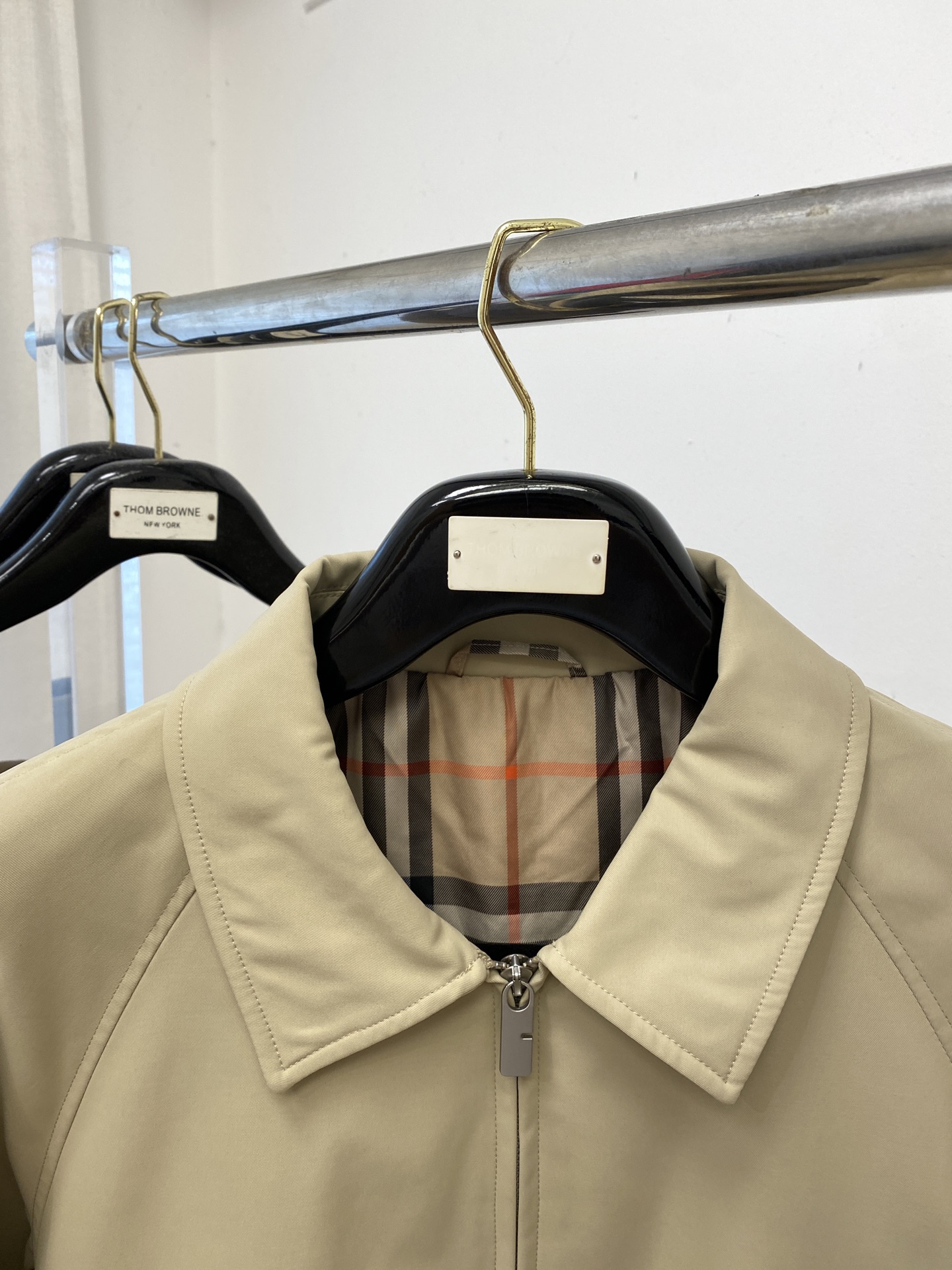 ￼巴宝莉、2025新品夹克外套，时尚帅气，胸前精致刺绣图案logo，简约百搭款，定制原版面料，不仅挺括，