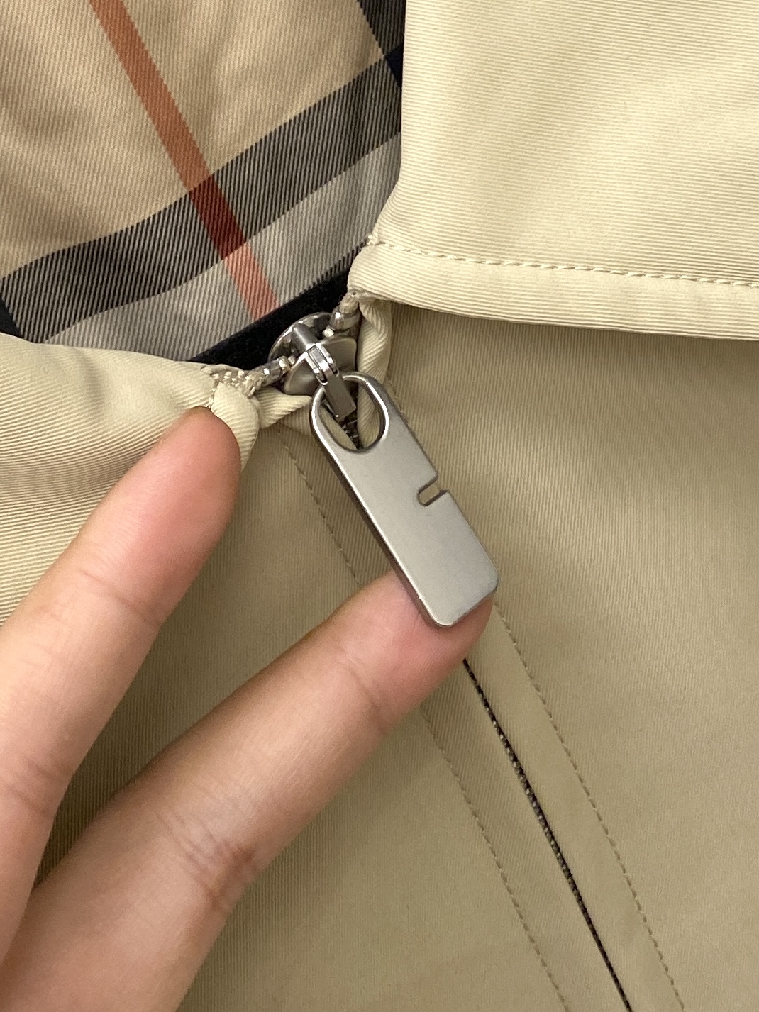 ￼巴宝莉、2025新品夹克外套，时尚帅气，胸前精致刺绣图案logo，简约百搭款，定制原版面料，不仅挺括，