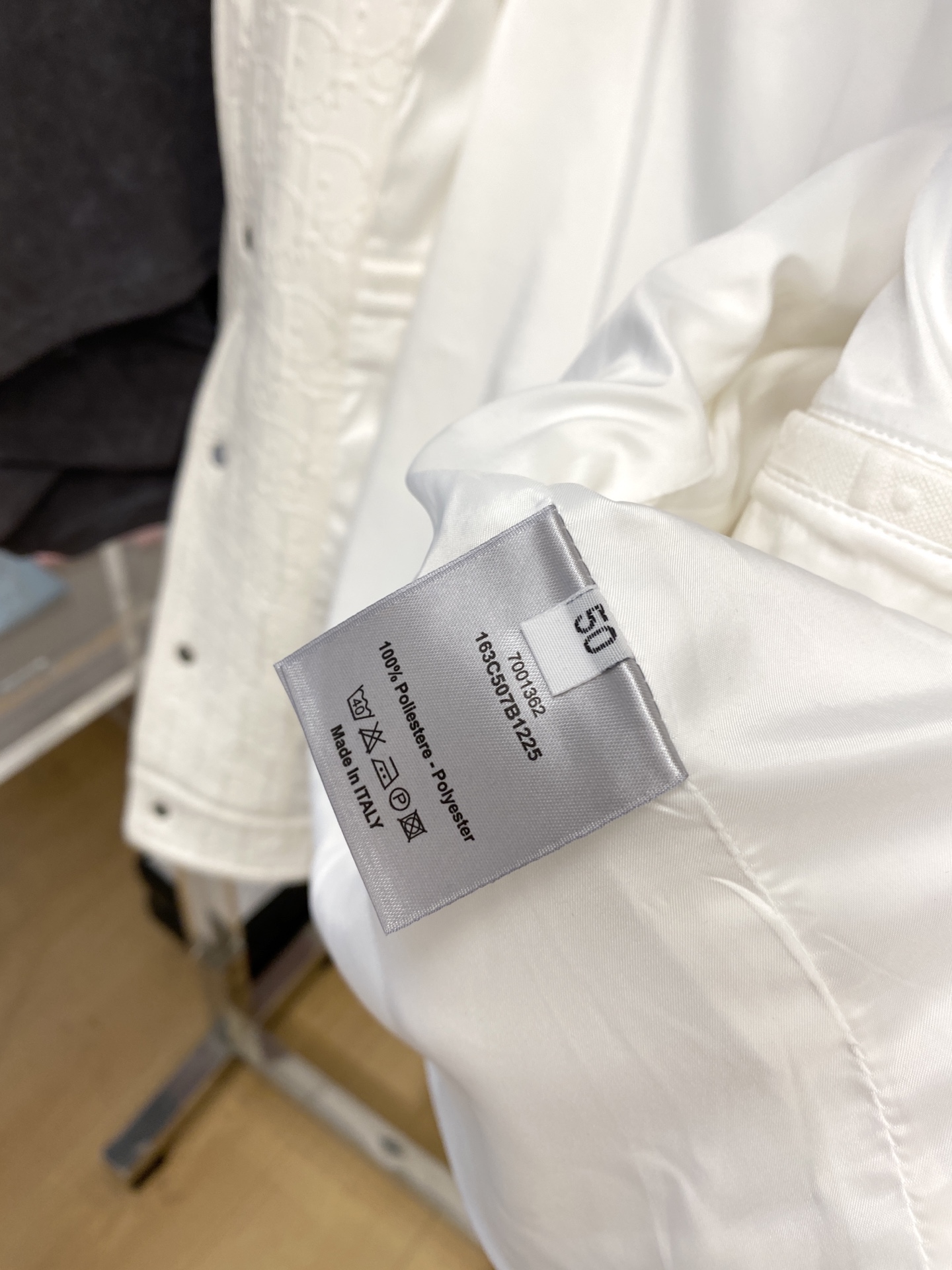 迪奥、2025新品夹克外套，时尚帅气，原版五金辅料logo，简约百搭款，定制原版面料，不仅挺括，保持潮流