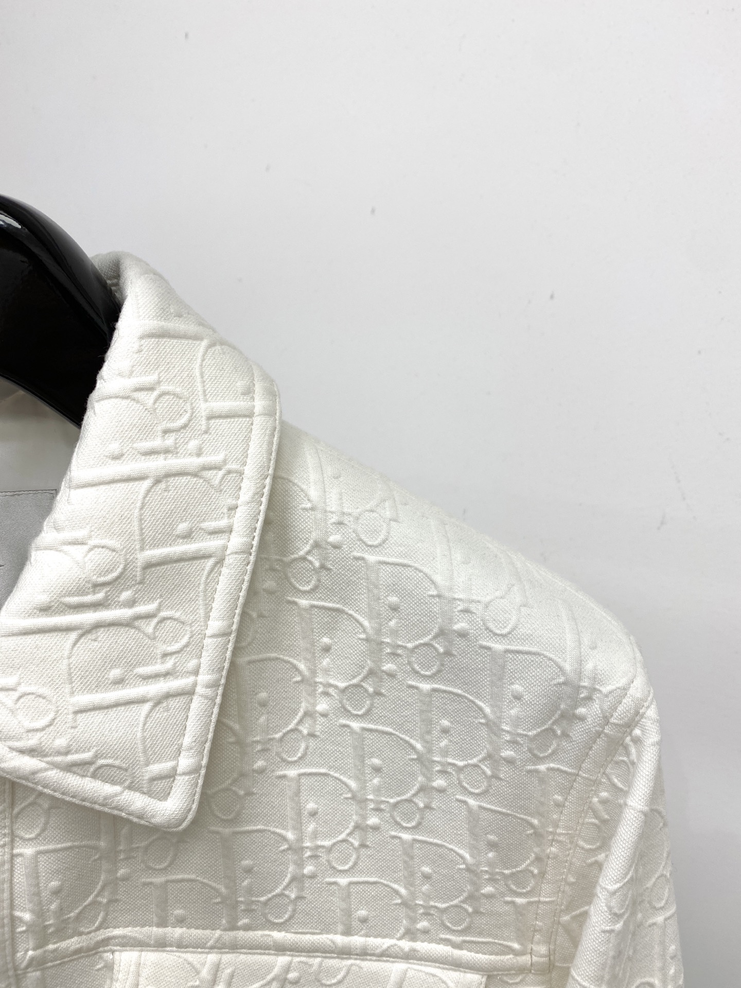 迪奥、2025新品夹克外套，时尚帅气，原版五金辅料logo，简约百搭款，定制原版面料，不仅挺括，保持潮流