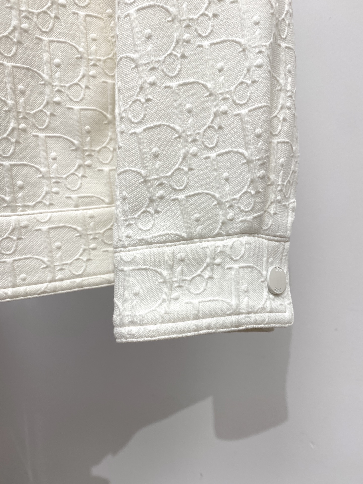 迪奥、2025新品夹克外套，时尚帅气，原版五金辅料logo，简约百搭款，定制原版面料，不仅挺括，保持潮流