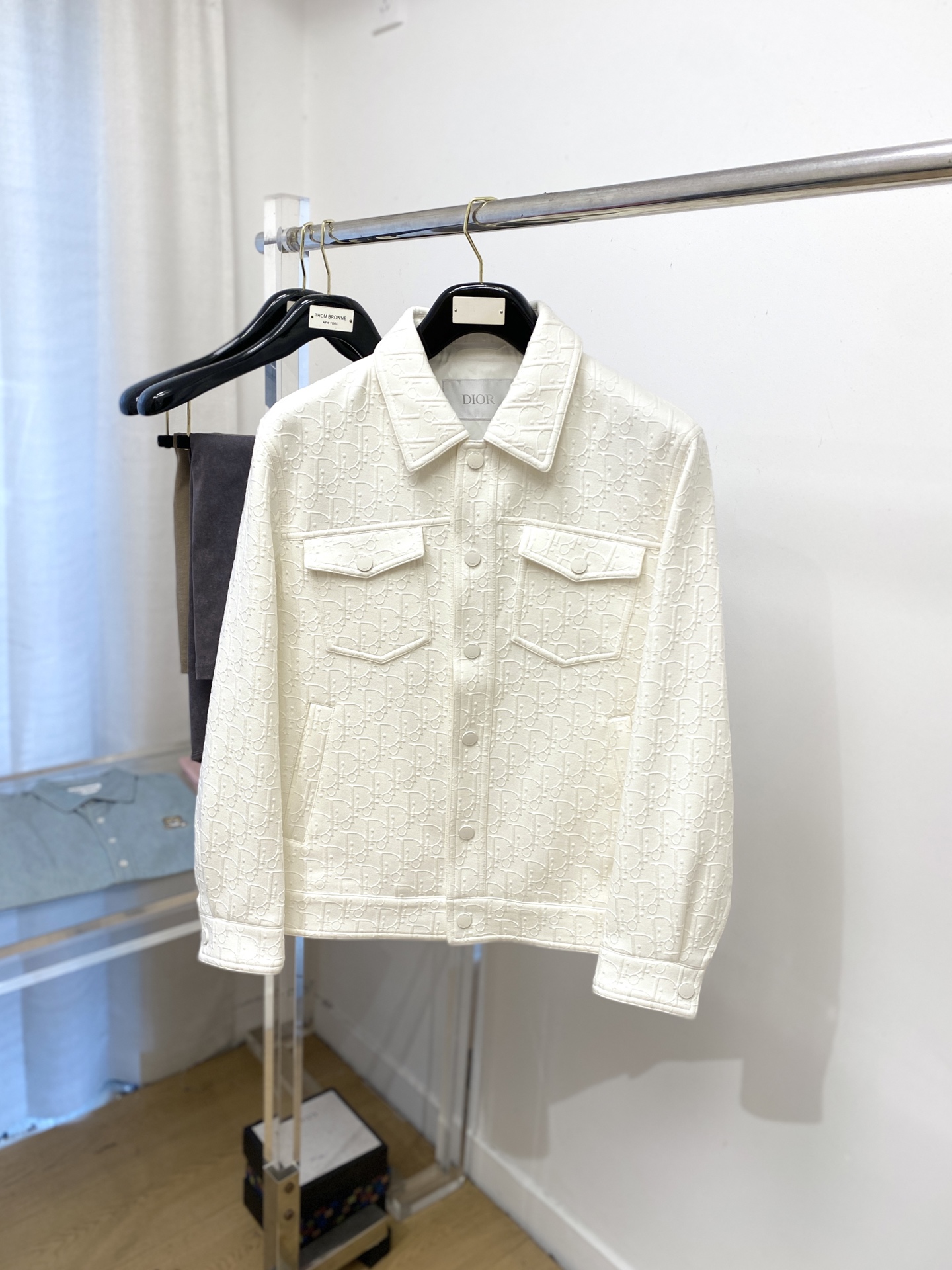 NO:524180,Y Dior, new jacket jacket, fashionable and handsome, original hardware and accessories logo, simple and versatile style, customized original fabric, not only crisp, maintains the trendy silhouette, and is comfortable to wear, the yarn weaving is more delicate, the number M-3XL,,dior, jackets & coats, jackets & coats, alexander wang19860909y迪奥、新品夹克外套,时尚帅气,原版五金辅料logo,简约百搭款,定制原版面料,不仅挺括,保持潮流的廓形,又穿着舒适,纱织更细腻,码数M-3XL,,dior,jackets & coats,jackets & coats,alexander wang,Men's clothing