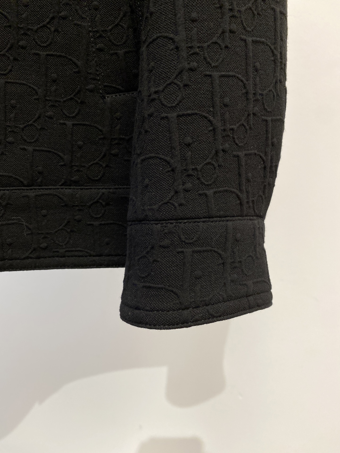 迪奥、2025新品夹克外套，时尚帅气，原版五金辅料logo，简约百搭款，定制原版面料，不仅挺括，保持潮流