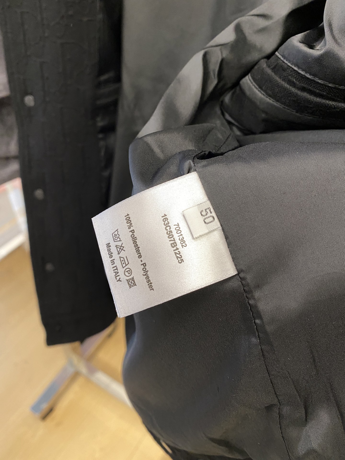 迪奥、2025新品夹克外套，时尚帅气，原版五金辅料logo，简约百搭款，定制原版面料，不仅挺括，保持潮流