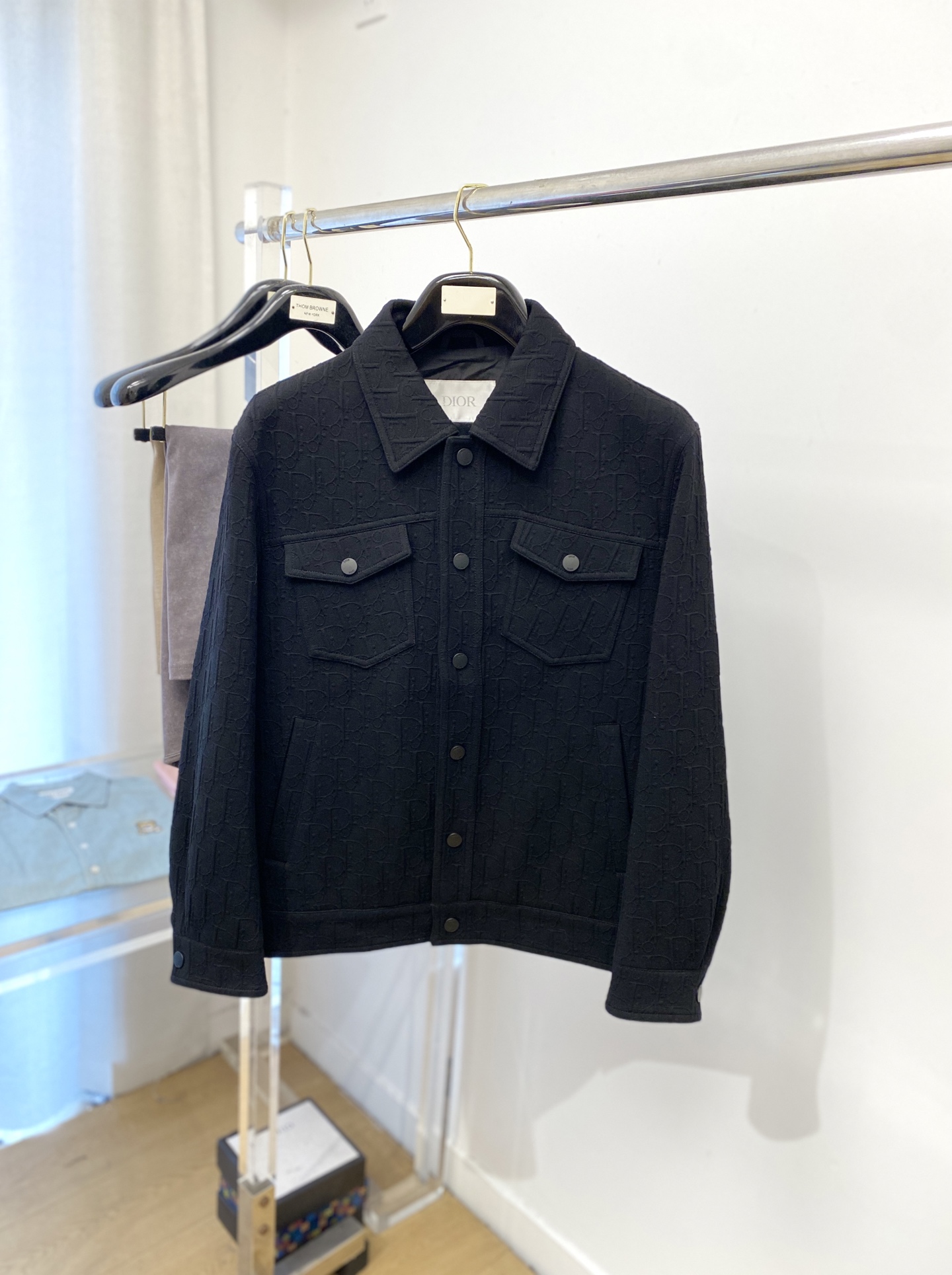 NO:524182,Y Dior, new jacket jacket, fashionable and handsome, original hardware and accessories logo, simple and versatile style, customized original fabric, not only crisp, maintains the trendy silhouette, and is comfortable to wear, the yarn weaving is more delicate, the number M-3XL,,dior, jackets & coats, jackets & coats, alexander wang19860909y迪奥、新品夹克外套,时尚帅气,原版五金辅料logo,简约百搭款,定制原版面料,不仅挺括,保持潮流的廓形,又穿着舒适,纱织更细腻,码数M-3XL,,dior,jackets & coats,jackets & coats,alexander wang,Men's clothing