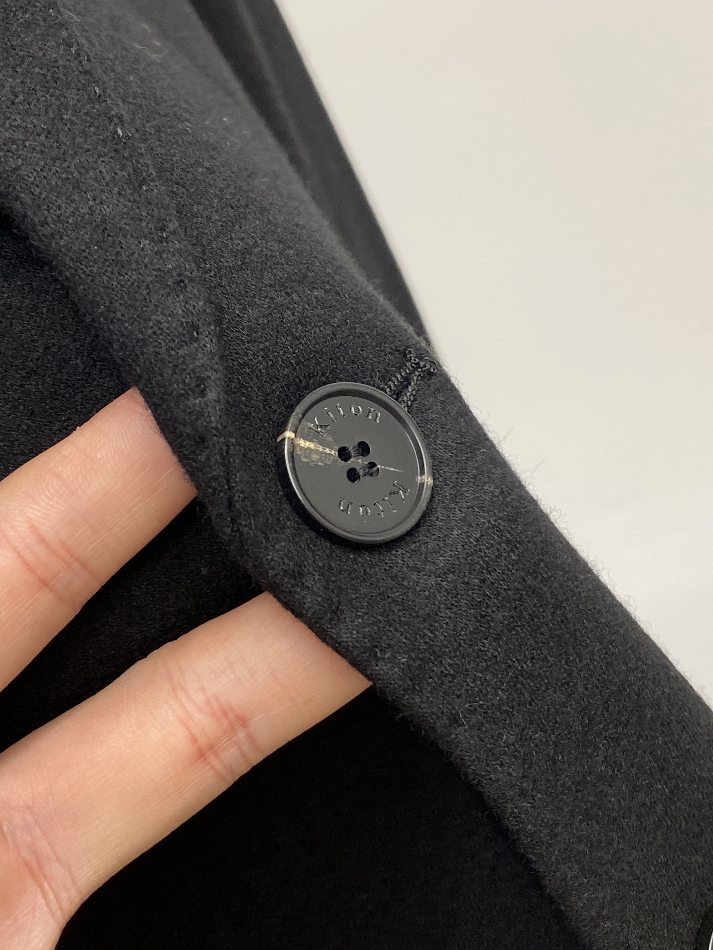 Kiton、2025新品西装外套，时尚帅气，简约百搭款，定制原版面料，不仅挺括，保持潮流的廓形，又穿着舒