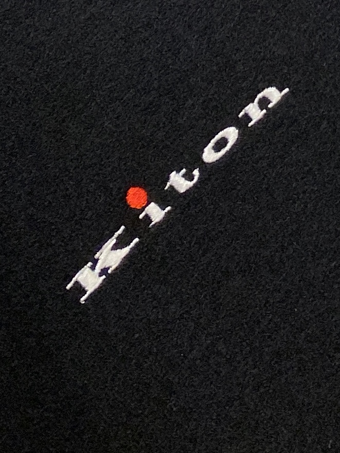 Kiton、2025新品西装外套，时尚帅气，简约百搭款，定制原版面料，不仅挺括，保持潮流的廓形，又穿着舒