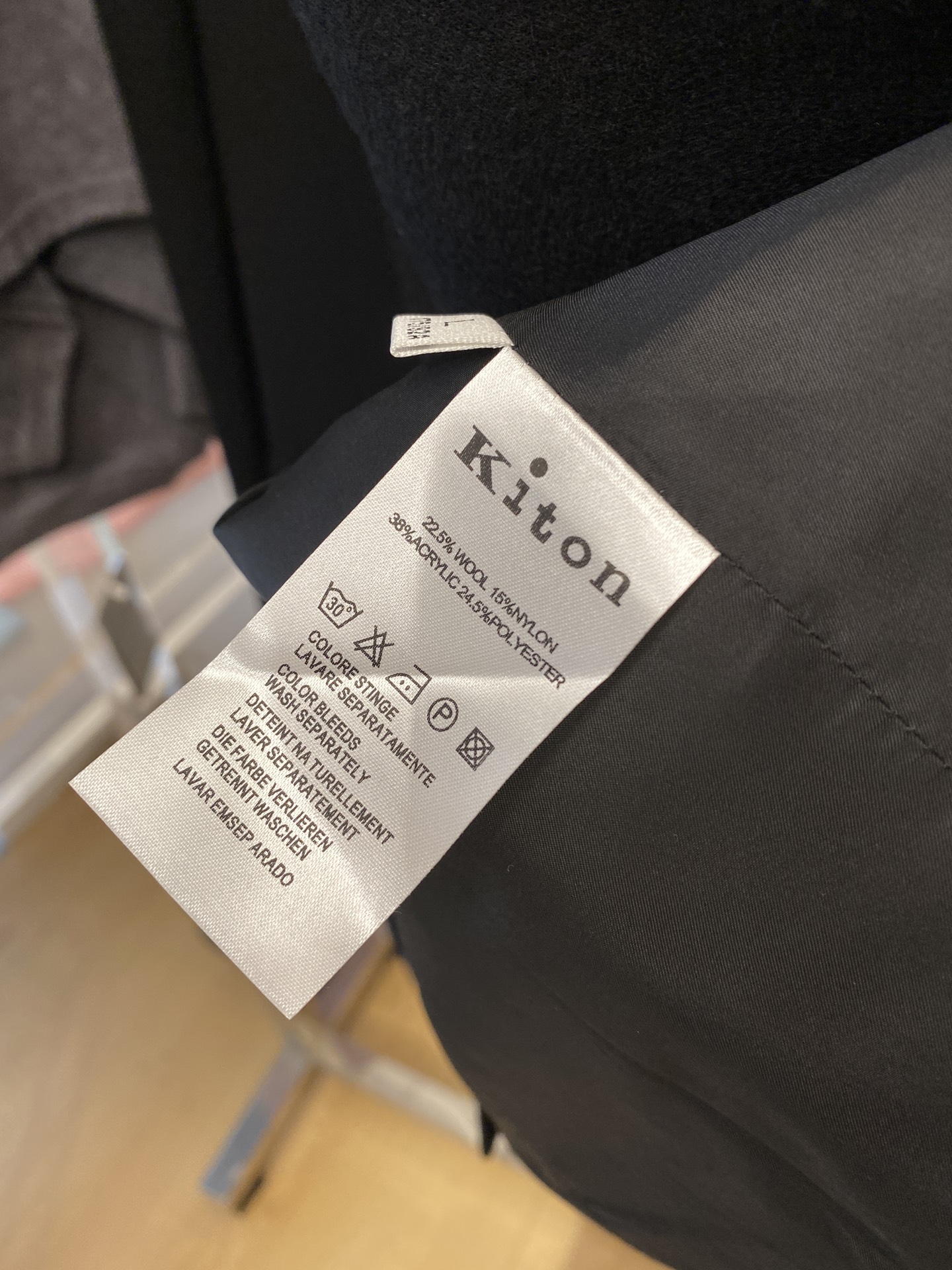 Kiton、2025新品西装外套，时尚帅气，简约百搭款，定制原版面料，不仅挺括，保持潮流的廓形，又穿着舒