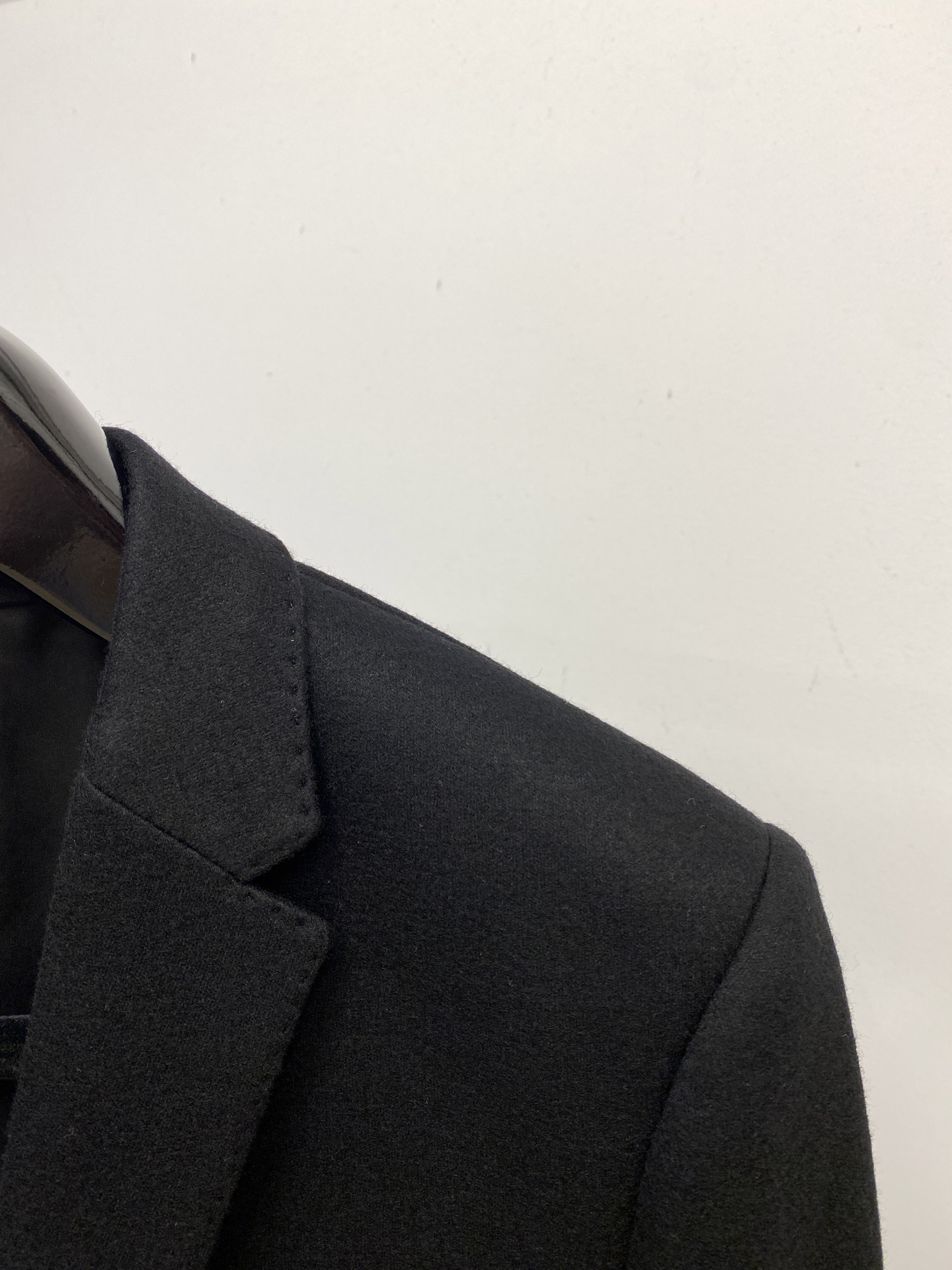 Kiton、2025新品西装外套，时尚帅气，简约百搭款，定制原版面料，不仅挺括，保持潮流的廓形，又穿着舒