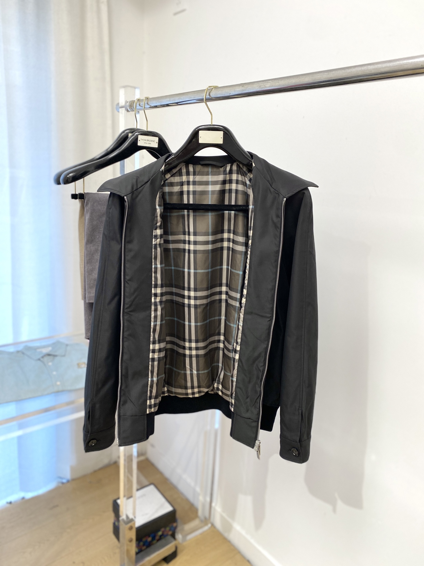 ￼ ￼巴宝莉、2025新品夹克外套，时尚帅气，胸前精致刺绣图案logo，简约百搭款，定制原版面料，不仅挺