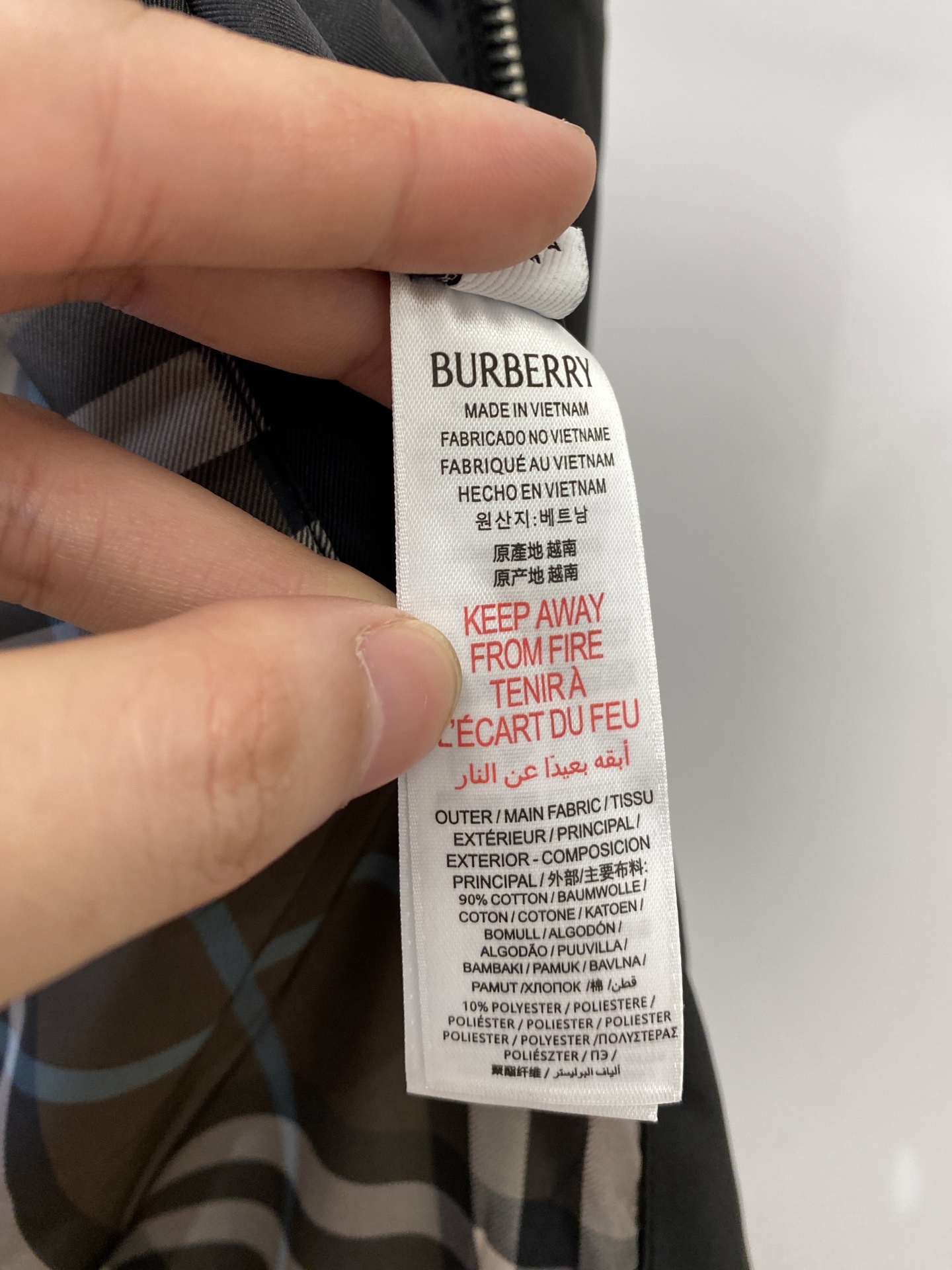 ￼ ￼巴宝莉、2025新品夹克外套，时尚帅气，胸前精致刺绣图案logo，简约百搭款，定制原版面料，不仅挺