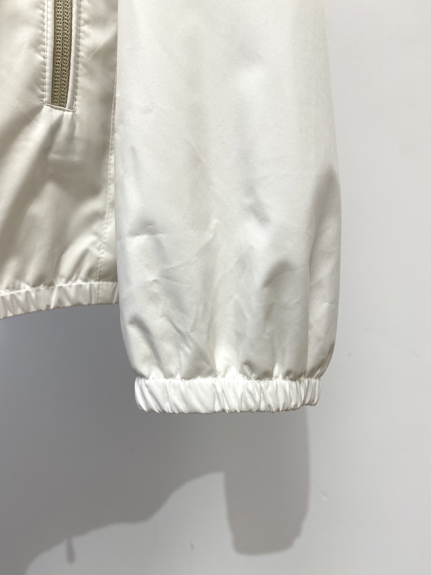 Brunello Cucinelli、2025新品夹克外套，时尚帅气，胸前精致刺绣图案logo，简约百搭