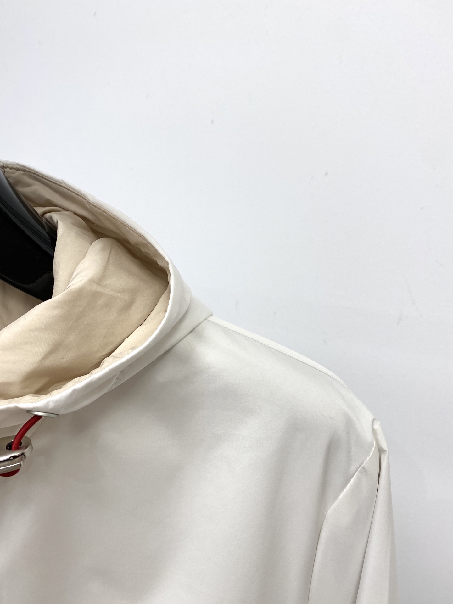 Brunello Cucinelli、2025新品夹克外套，时尚帅气，胸前精致刺绣图案logo，简约百搭
