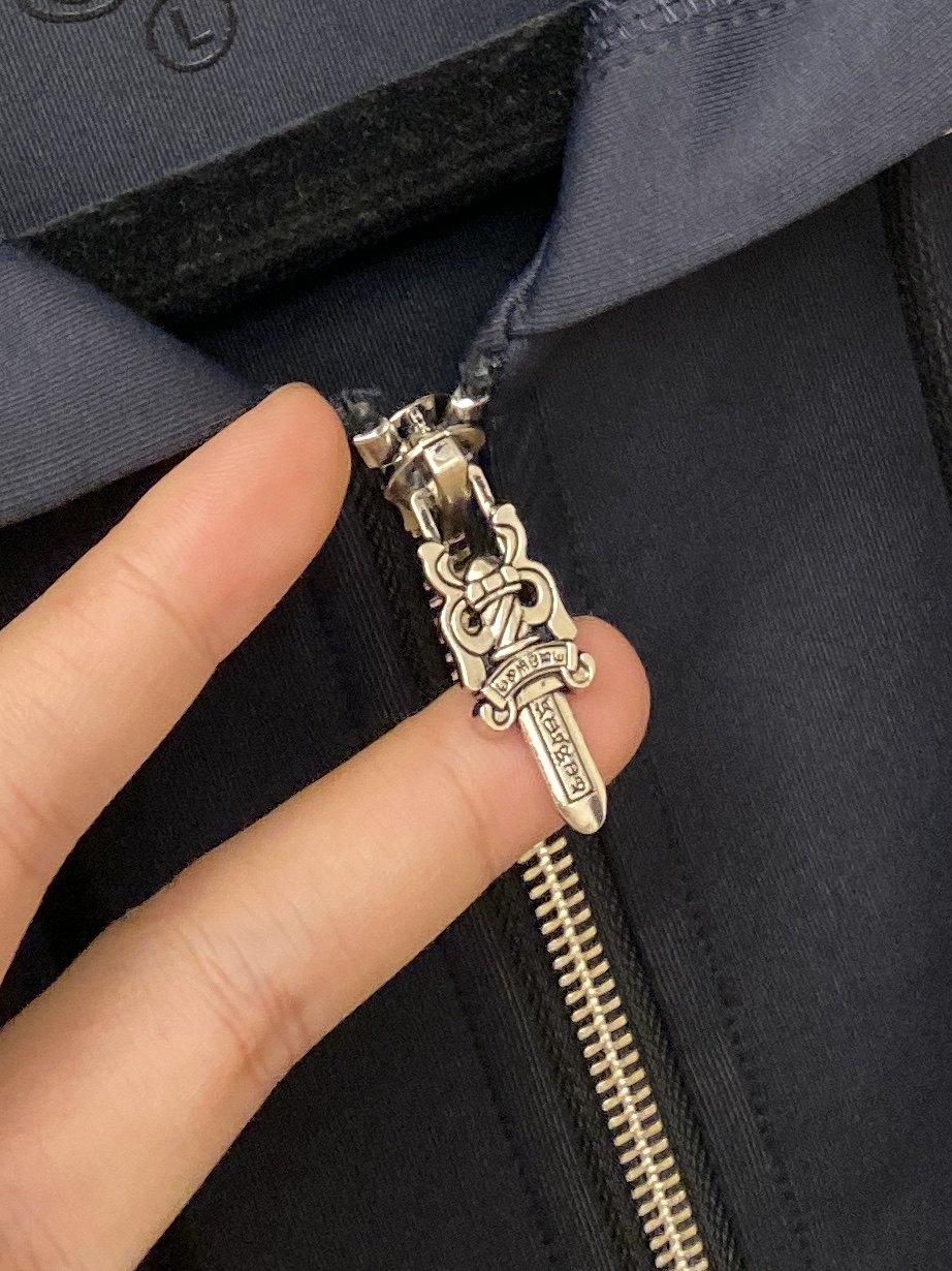 克罗心、2025新品卫衣外套，时尚帅气，胸前刺绣五金装饰图案logo，简约百搭款，定制原版面料，不仅挺括