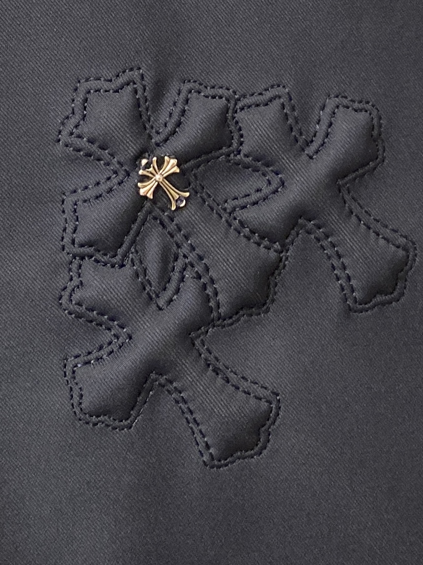 克罗心、2025新品卫衣外套，时尚帅气，胸前刺绣五金装饰图案logo，简约百搭款，定制原版面料，不仅挺括