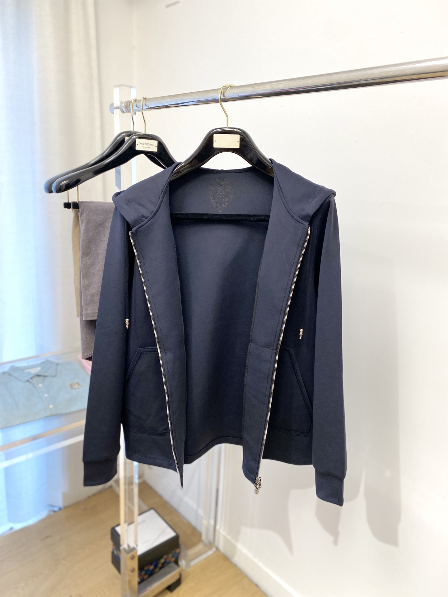 克罗心、2025新品卫衣外套，时尚帅气，胸前刺绣五金装饰图案logo，简约百搭款，定制原版面料，不仅挺括