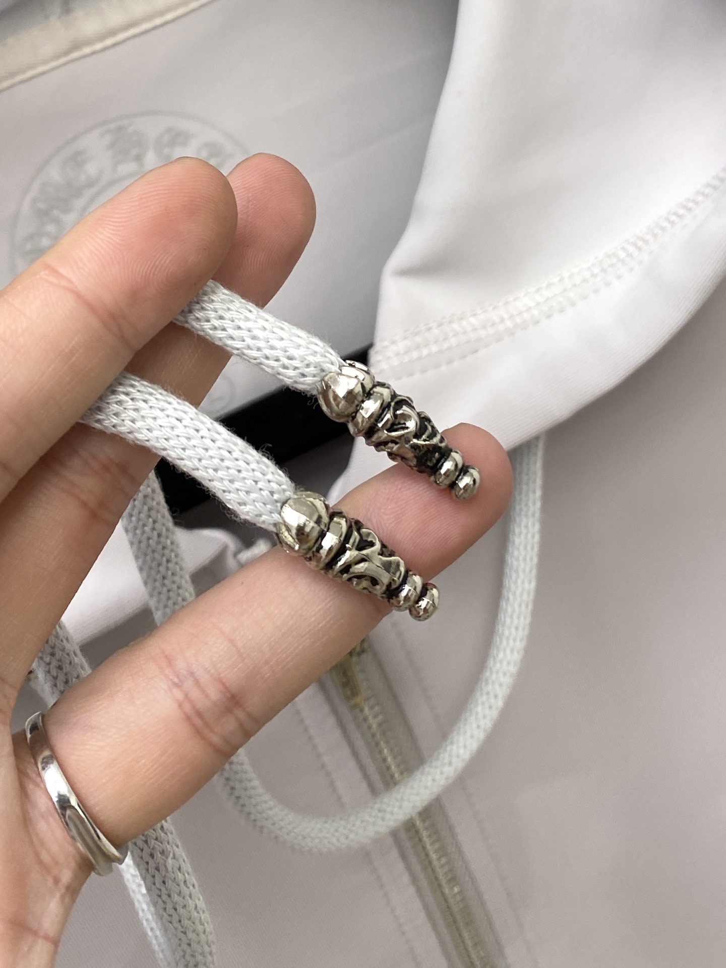 克罗心、2025新品卫衣外套，时尚帅气，胸前刺绣五金装饰图案logo，简约百搭款，定制原版面料，不仅挺括