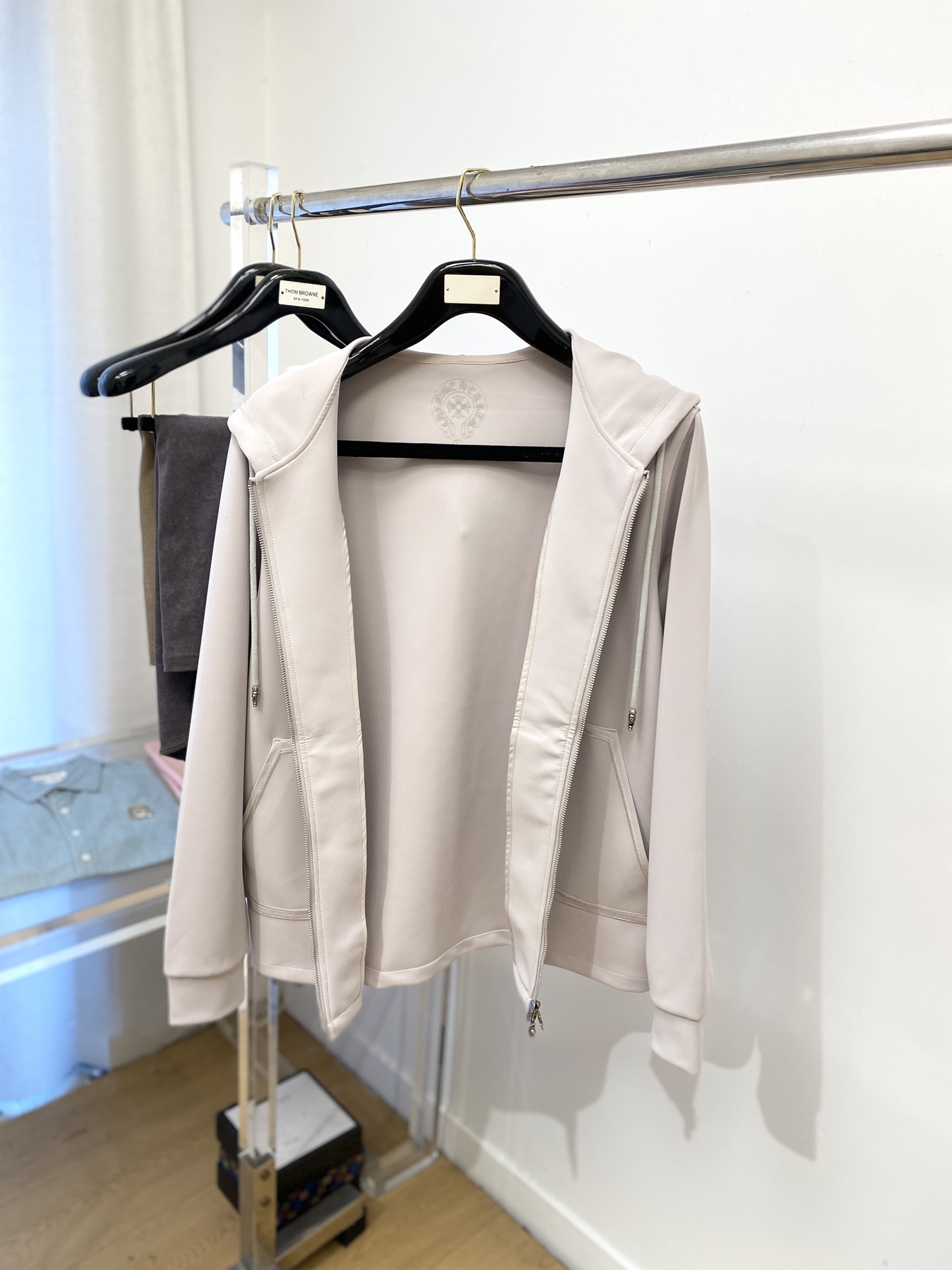 克罗心、2025新品卫衣外套，时尚帅气，胸前刺绣五金装饰图案logo，简约百搭款，定制原版面料，不仅挺括