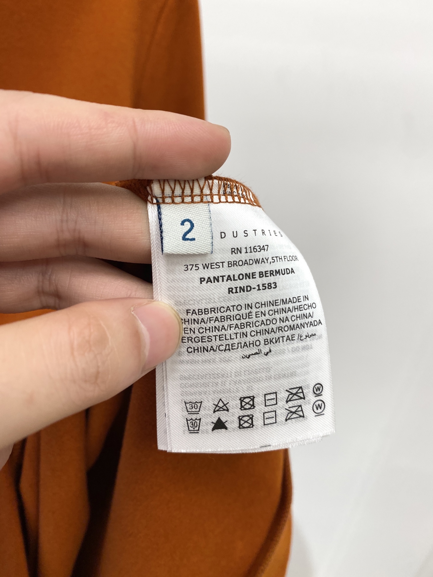 蒙口、2025新品长袖卫衣，帅气时尚，简约百搭款。胸前刺绣装饰图案logo，面料棉 不仅挺括，保持潮流的