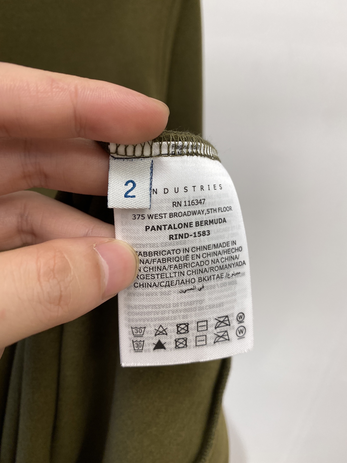 蒙口、2025新品长袖卫衣，帅气时尚，简约百搭款。胸前刺绣装饰图案logo，面料棉 不仅挺括，保持潮流的