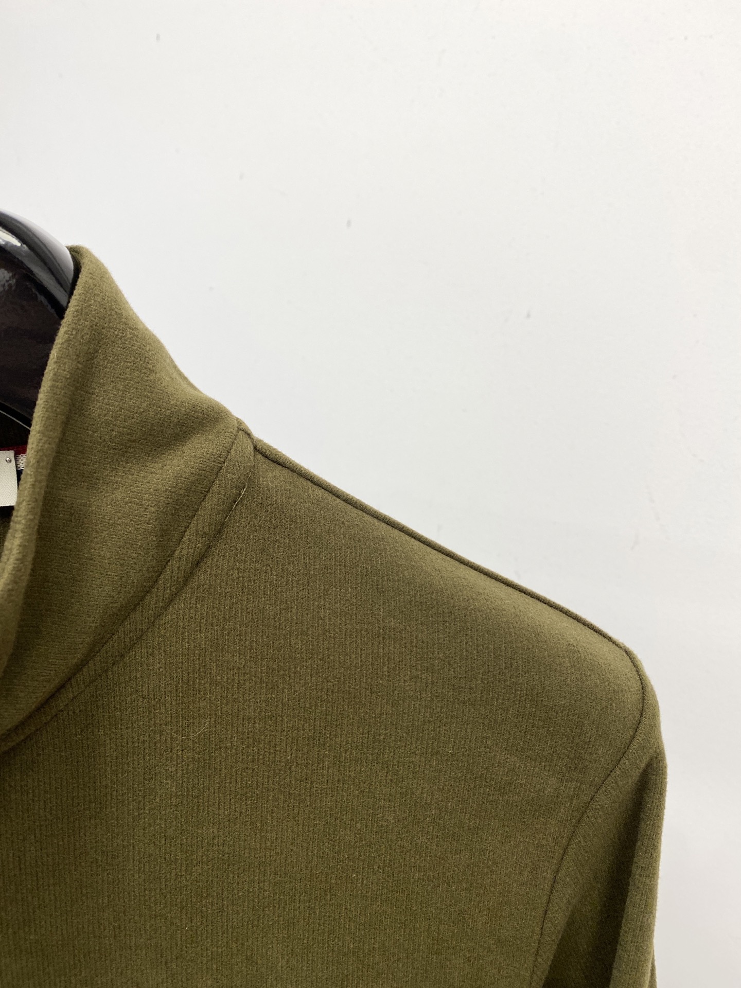 蒙口、2025新品长袖卫衣，帅气时尚，简约百搭款。胸前刺绣装饰图案logo，面料棉 不仅挺括，保持潮流的