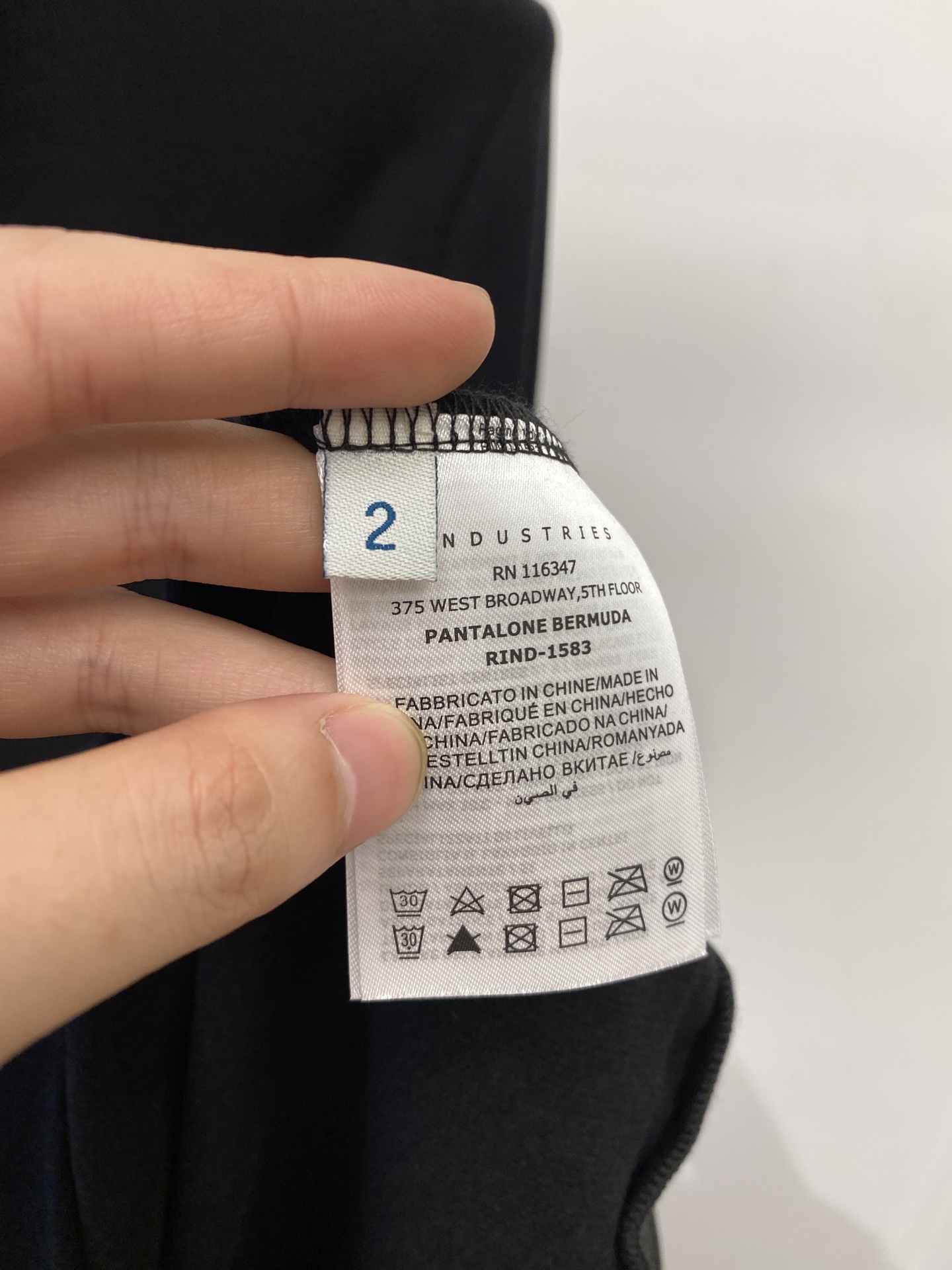 蒙口、2025新品长袖卫衣，帅气时尚，简约百搭款。胸前刺绣装饰图案logo，面料棉 不仅挺括，保持潮流的