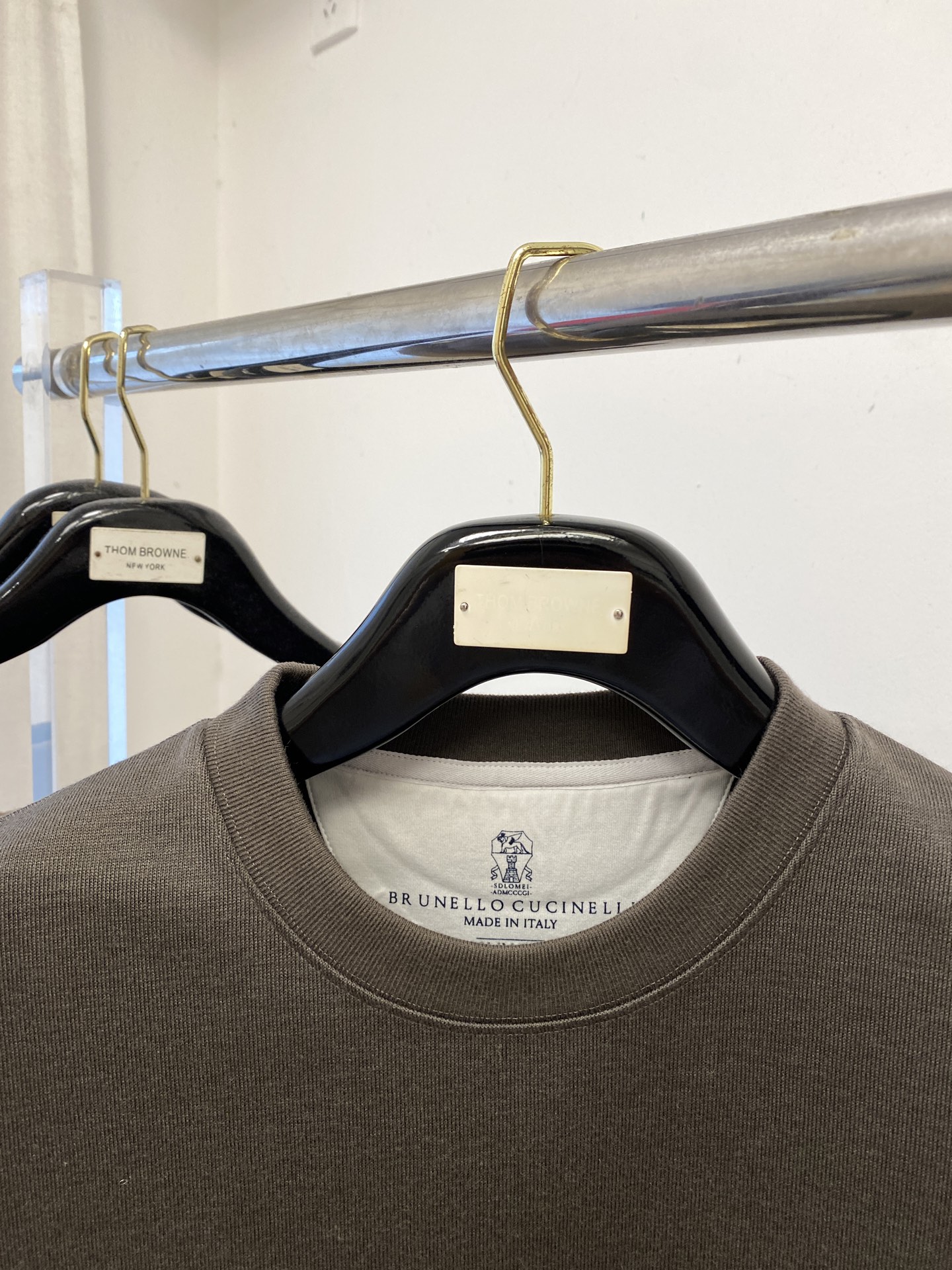 ￼ Brunello Cucinelli、2025新品长袖卫衣，帅气时尚，简约百搭款。胸前精致刺绣图案字