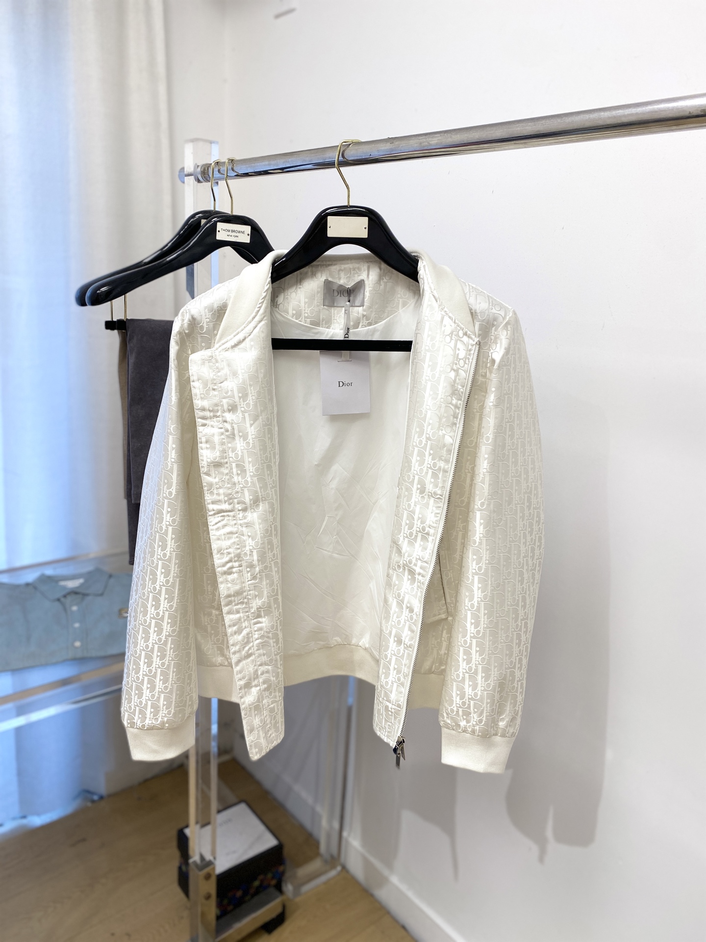 ￼ 迪奥、2025新品夹克外套，时尚帅气，胸前精致刺绣字母logo，简约百搭款，定制原版面料，不仅挺括，