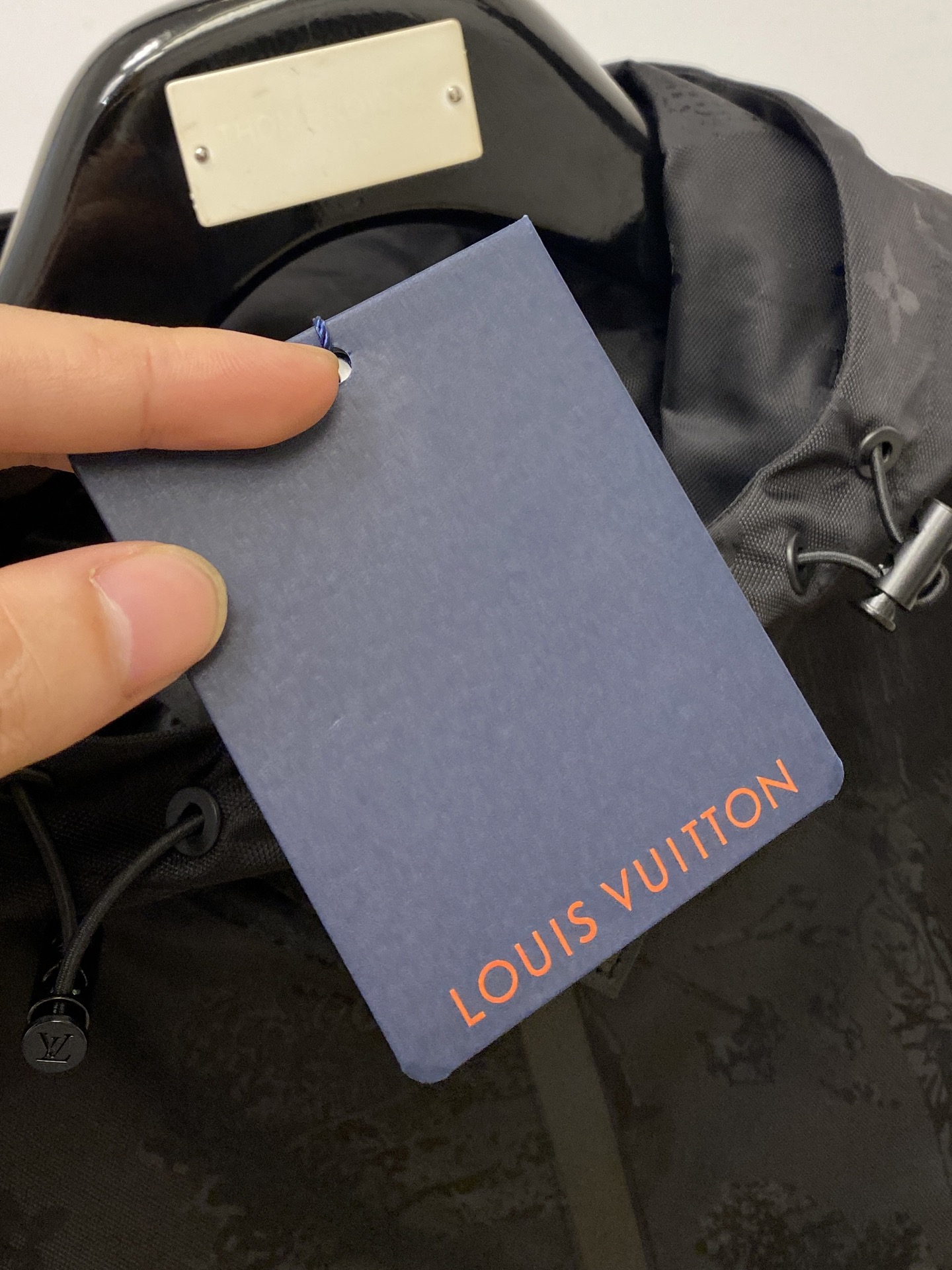 路易威登、2025新品夹克外套，时尚帅气，胸前精致刺绣字母logo，简约百搭款，定制原版面料，不仅挺括，