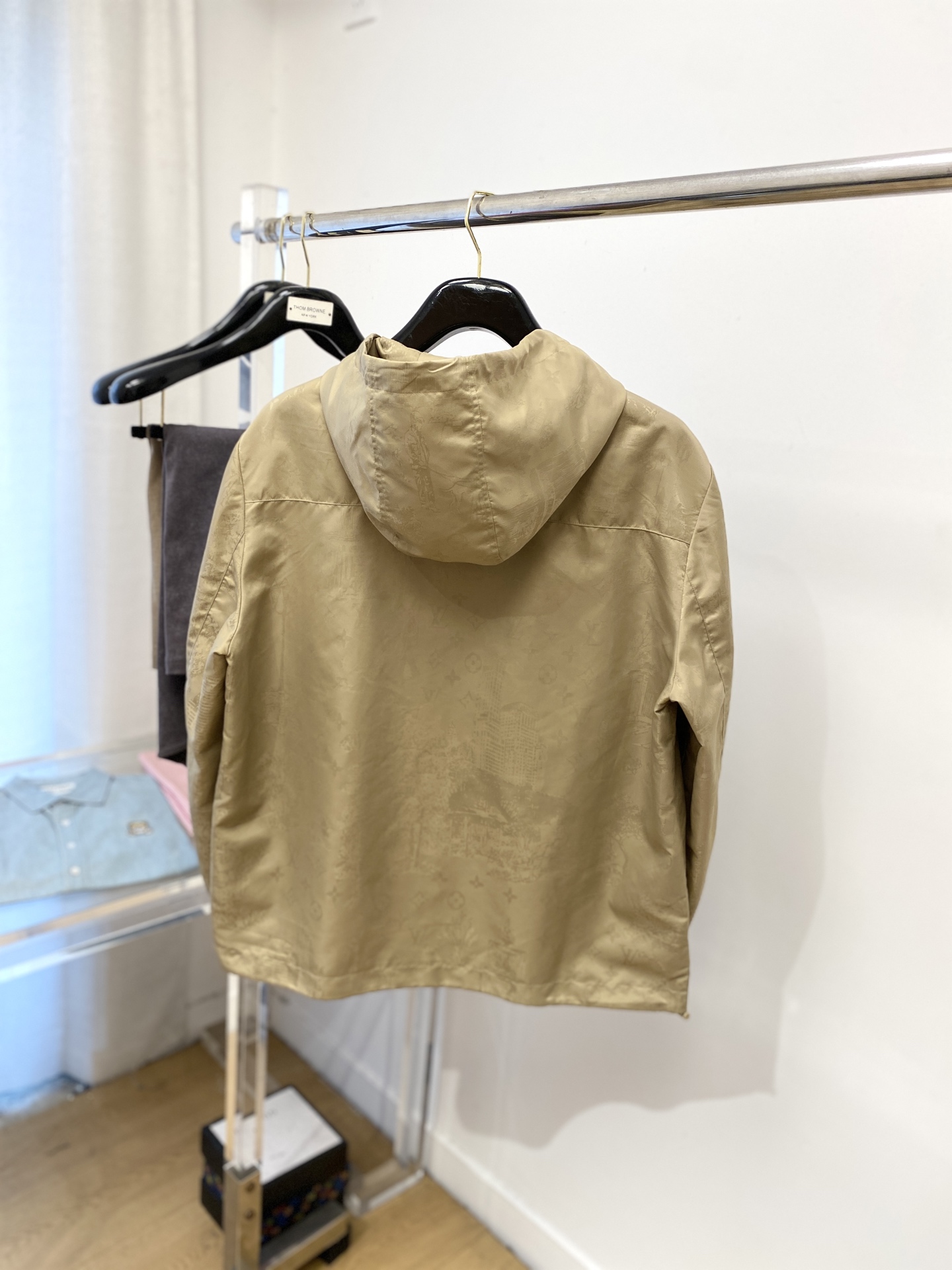 路易威登、2025新品夹克外套，时尚帅气，胸前精致刺绣字母logo，简约百搭款，定制原版面料，不仅挺括，