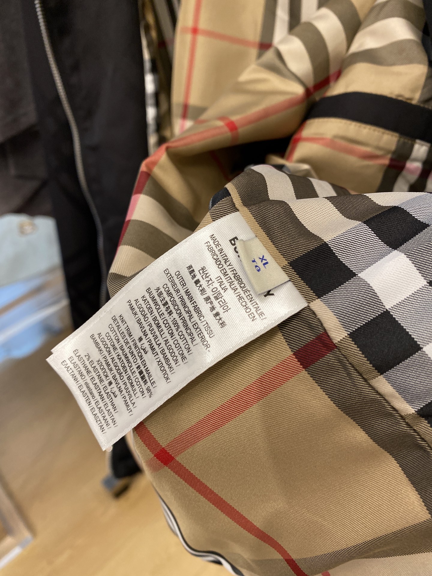 巴宝莉、2025新品夹克外套，时尚帅气，胸前精致刺绣图案logo，简约百搭款，定制原版面料，不仅挺括，保