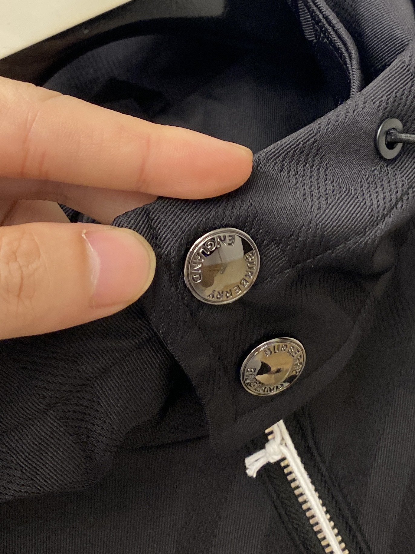 巴宝莉、2025新品夹克外套，时尚帅气，胸前精致刺绣图案logo，简约百搭款，定制原版面料，不仅挺括，保