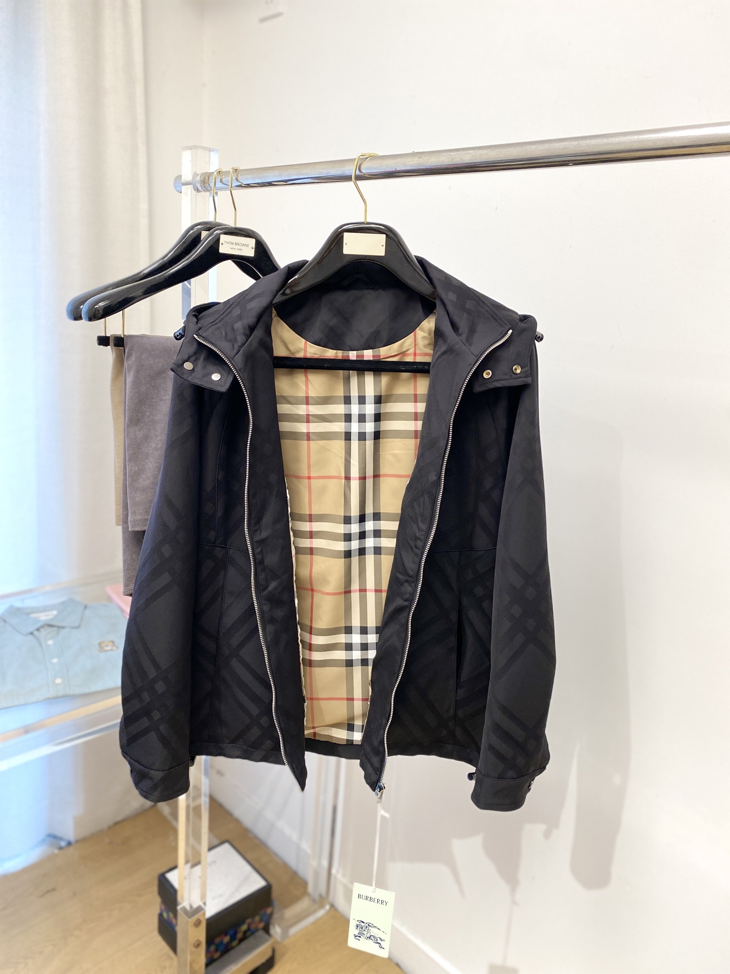 巴宝莉、2025新品夹克外套，时尚帅气，胸前精致刺绣图案logo，简约百搭款，定制原版面料，不仅挺括，保