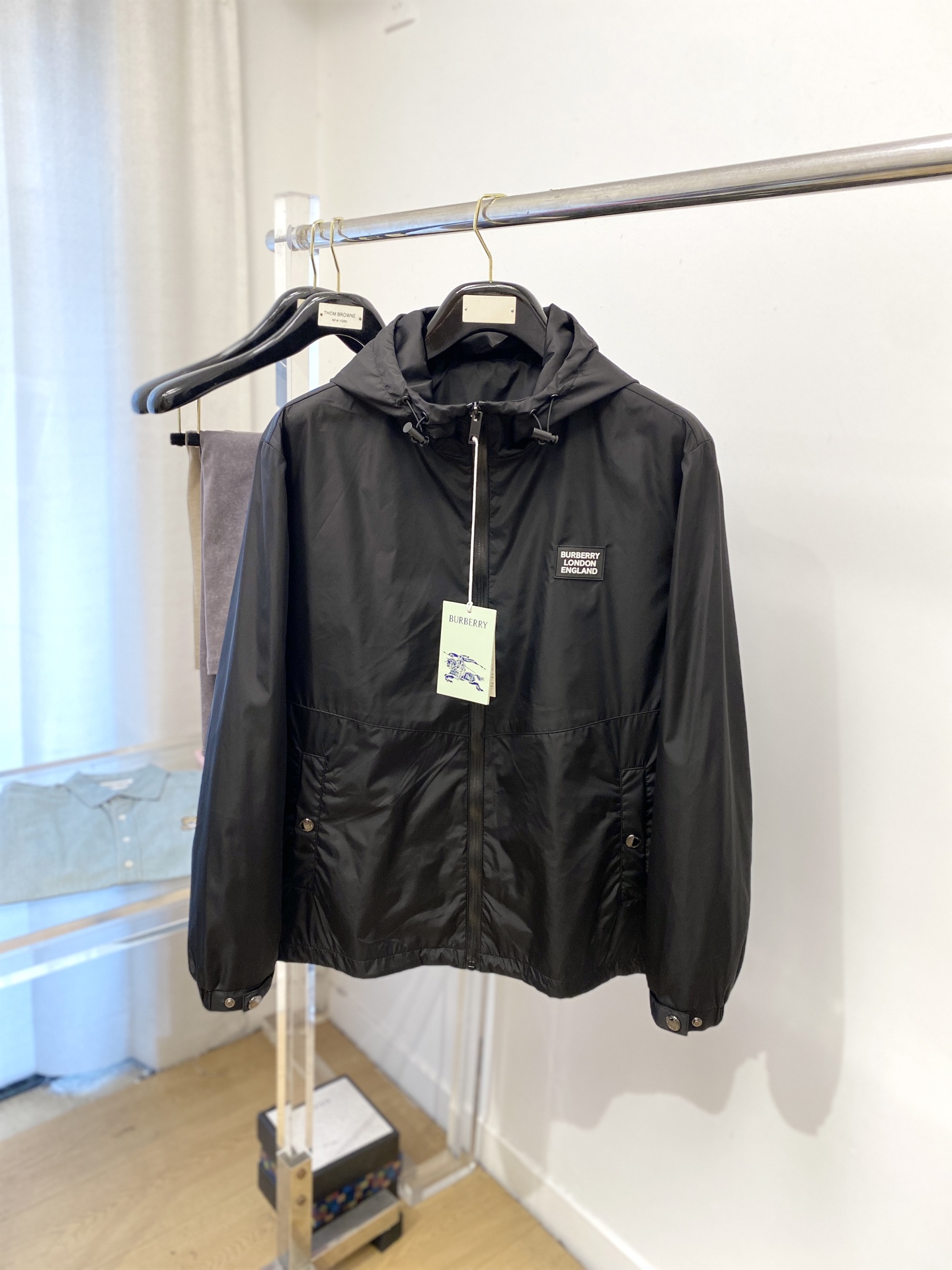 巴宝莉、2025新品夹克外套，时尚帅气，胸前刺绣装饰字母logo，简约百搭款，定制原版面料，不仅挺括，保