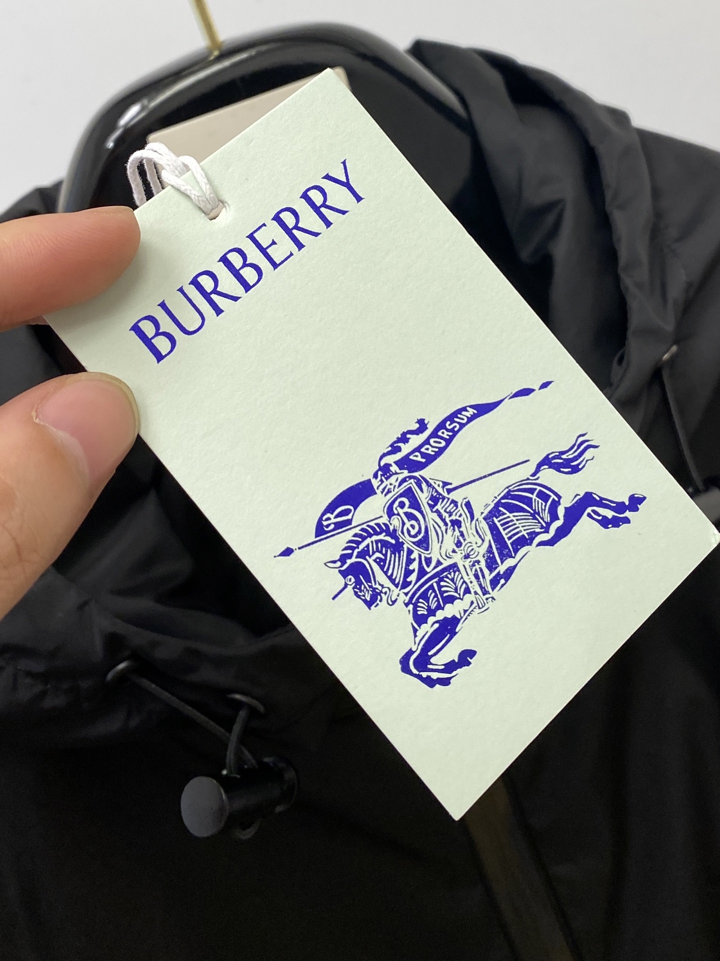 巴宝莉、2025新品夹克外套，时尚帅气，胸前刺绣装饰字母logo，简约百搭款，定制原版面料，不仅挺括，保