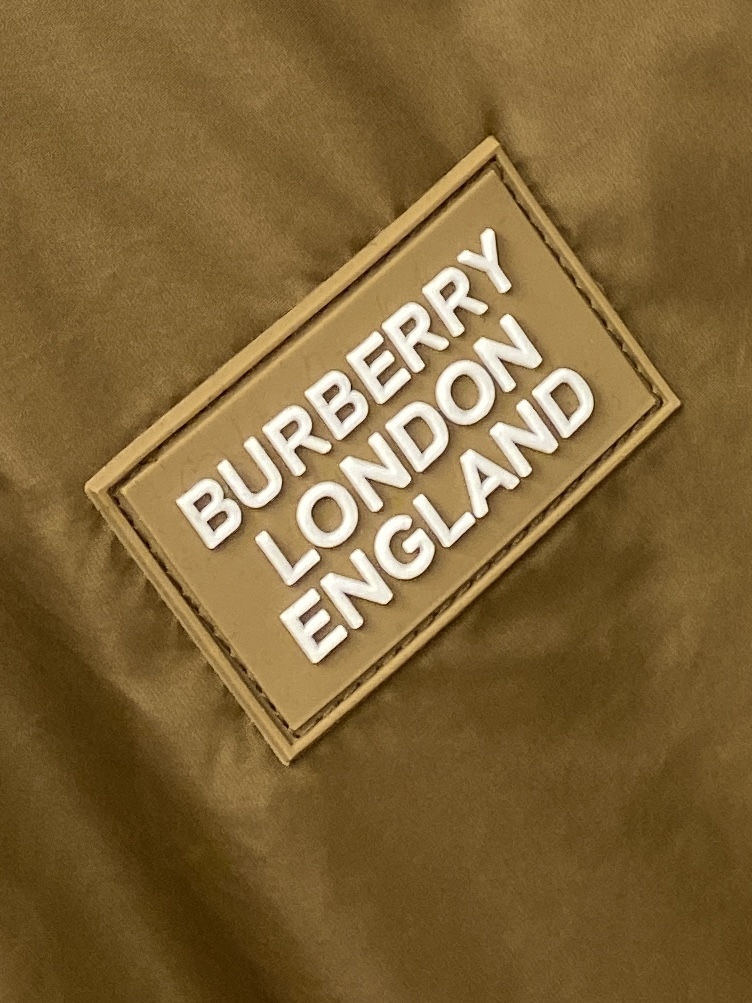 巴宝莉、2025新品夹克外套，时尚帅气，胸前刺绣装饰字母logo，简约百搭款，定制原版面料，不仅挺括，保